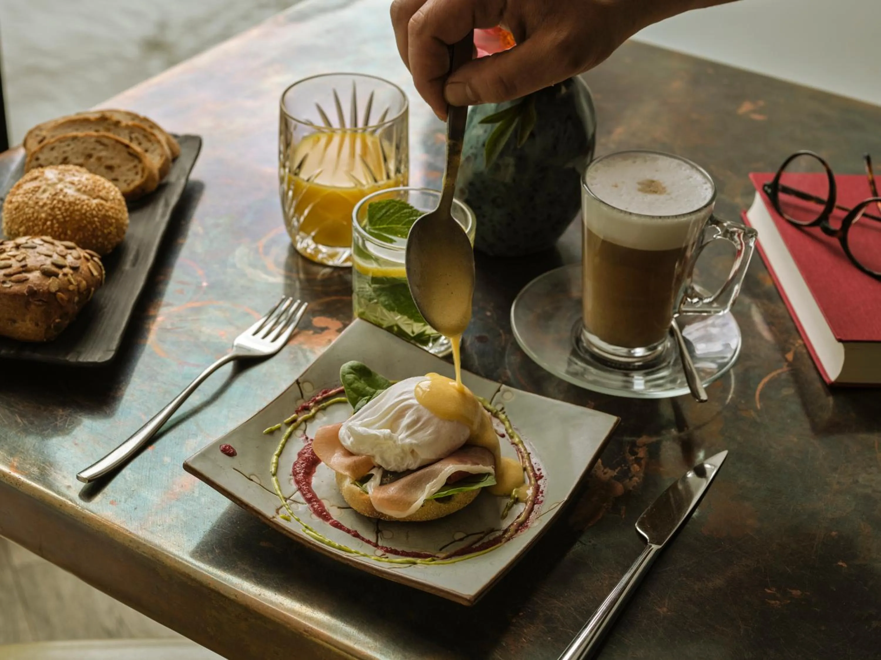 Breakfast in The Nikolai Hamburg - Leonardo Limited Edition