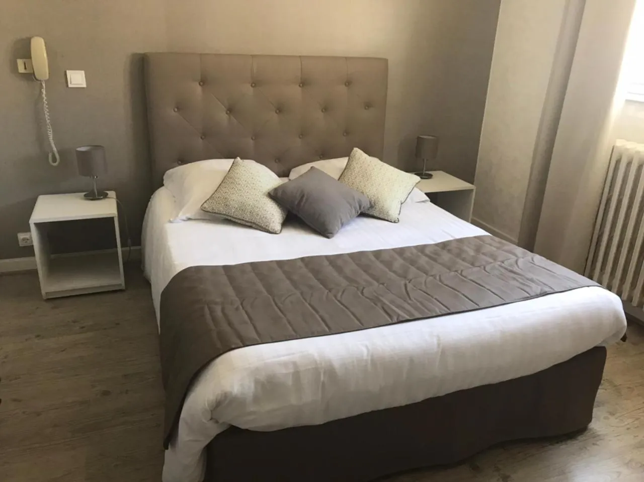 Bedroom, Bed in Hotel Alpes Cevennes