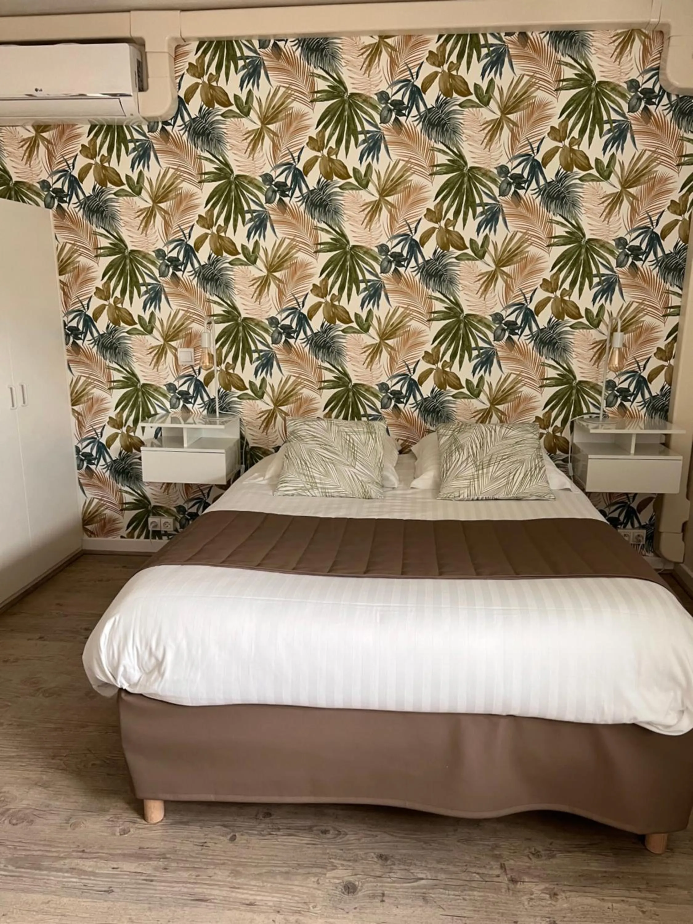 Photo of the whole room, Bed in Hotel Alpes Cevennes