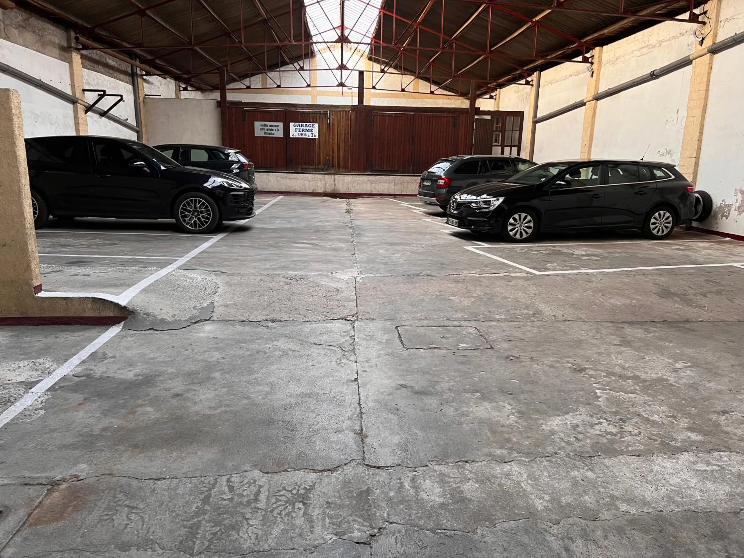 Parking in Hotel Alpes Cevennes