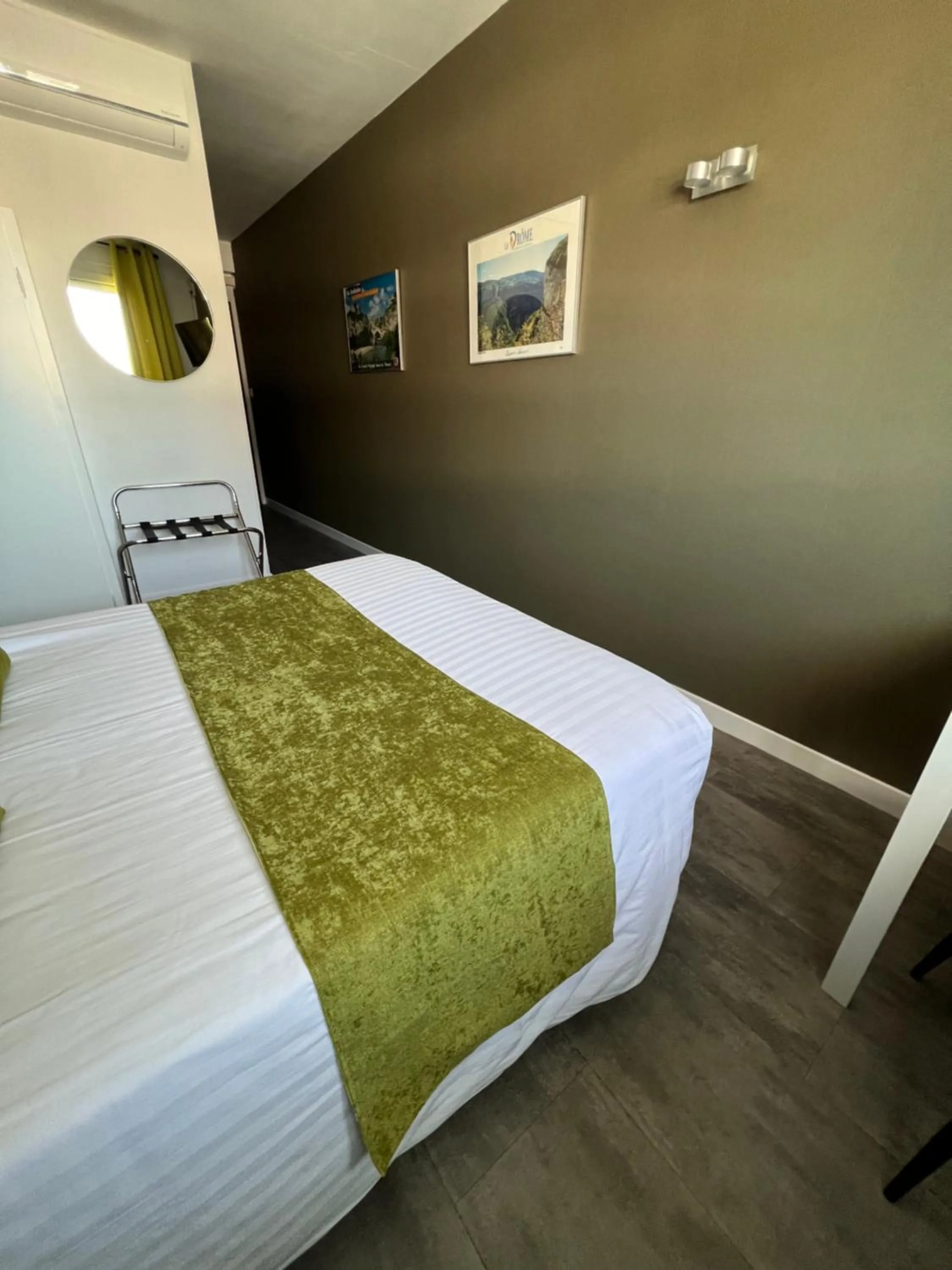 Bed in Hotel Alpes Cevennes