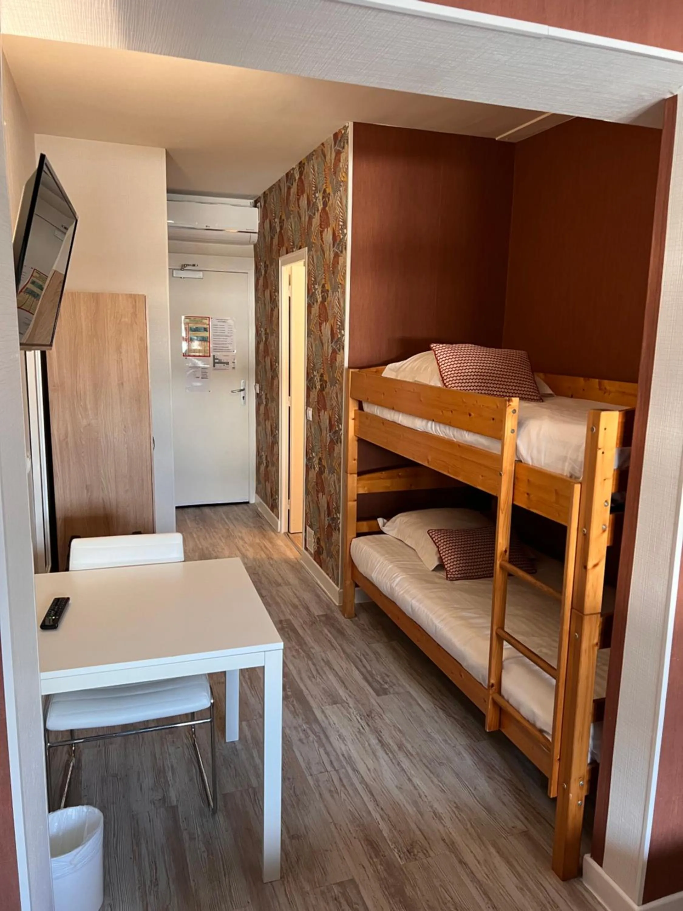 bunk bed, Bed in Hotel Alpes Cevennes