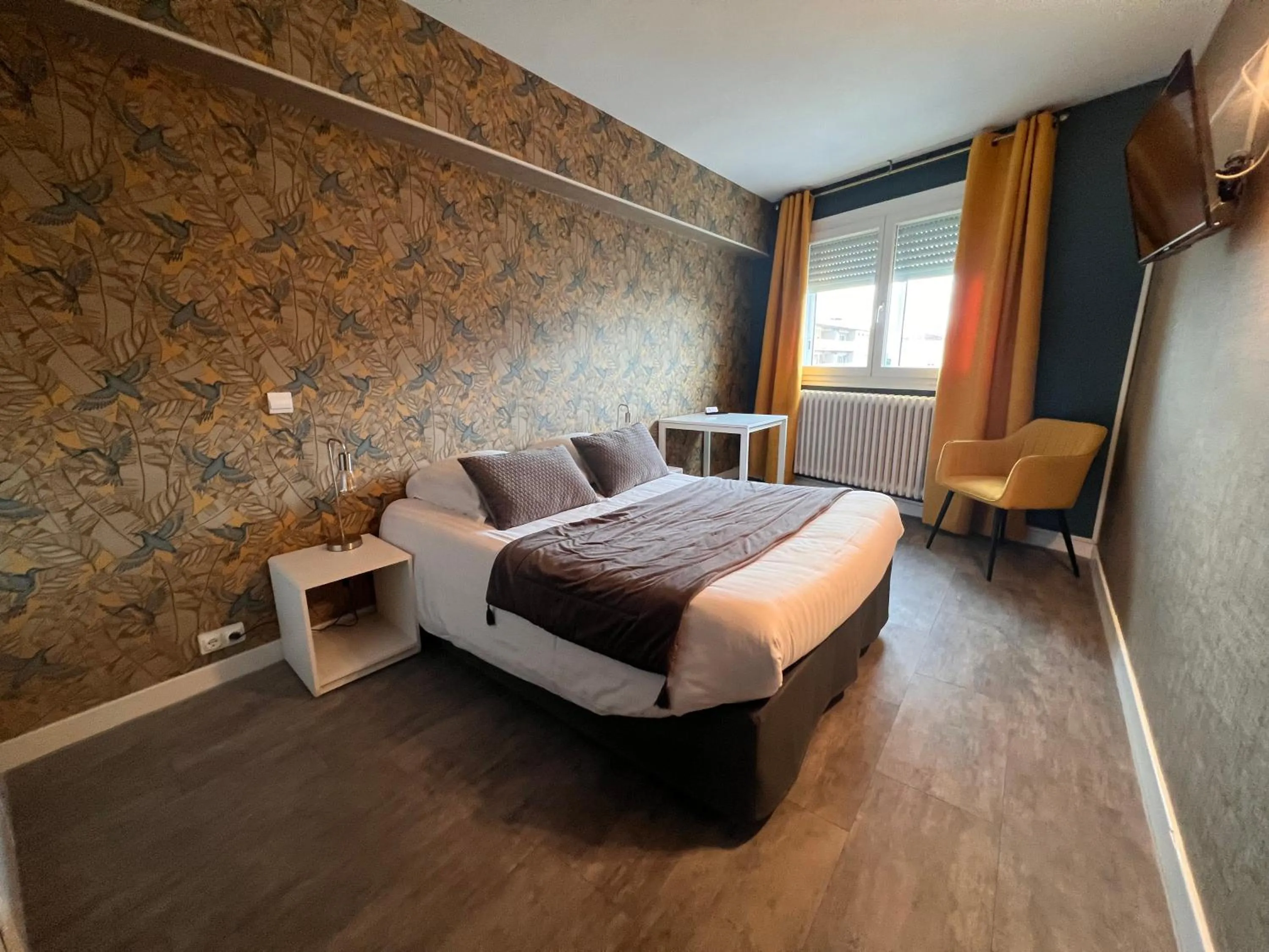 Bedroom, Bed in Hotel Alpes Cevennes