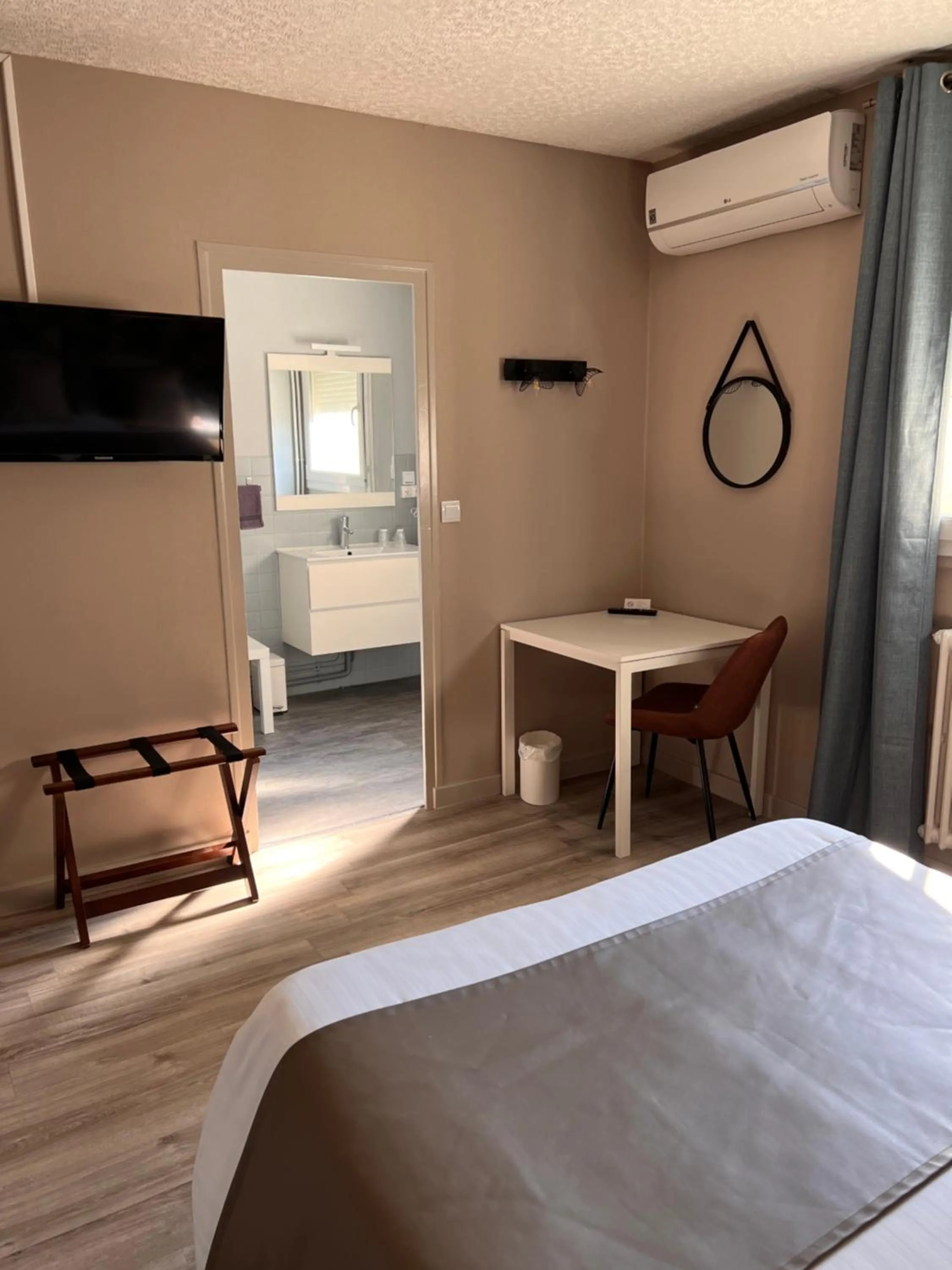 Photo of the whole room, Bed in Hotel Alpes Cevennes