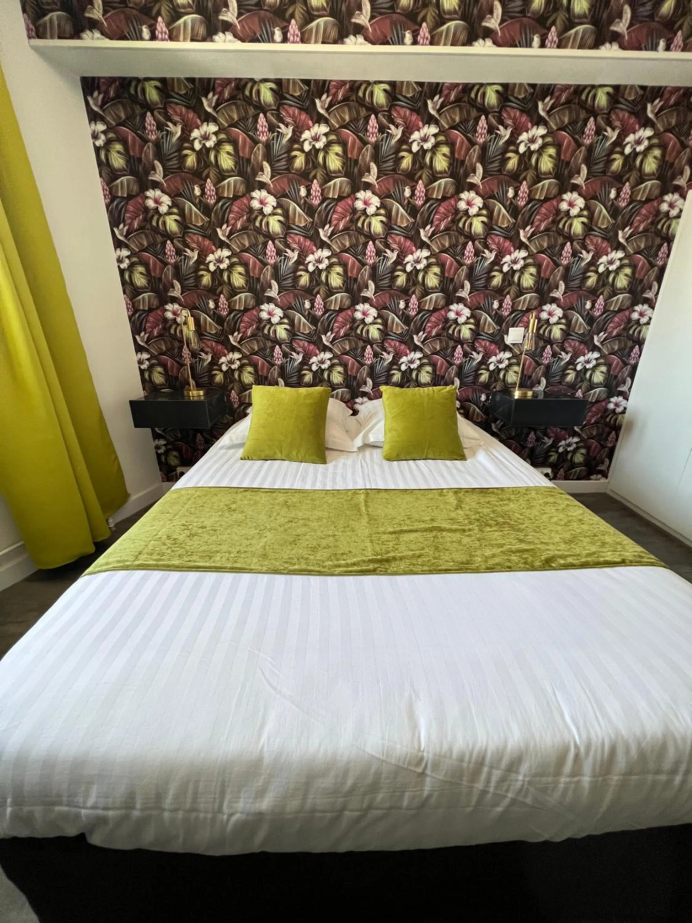 Bed in Hotel Alpes Cevennes