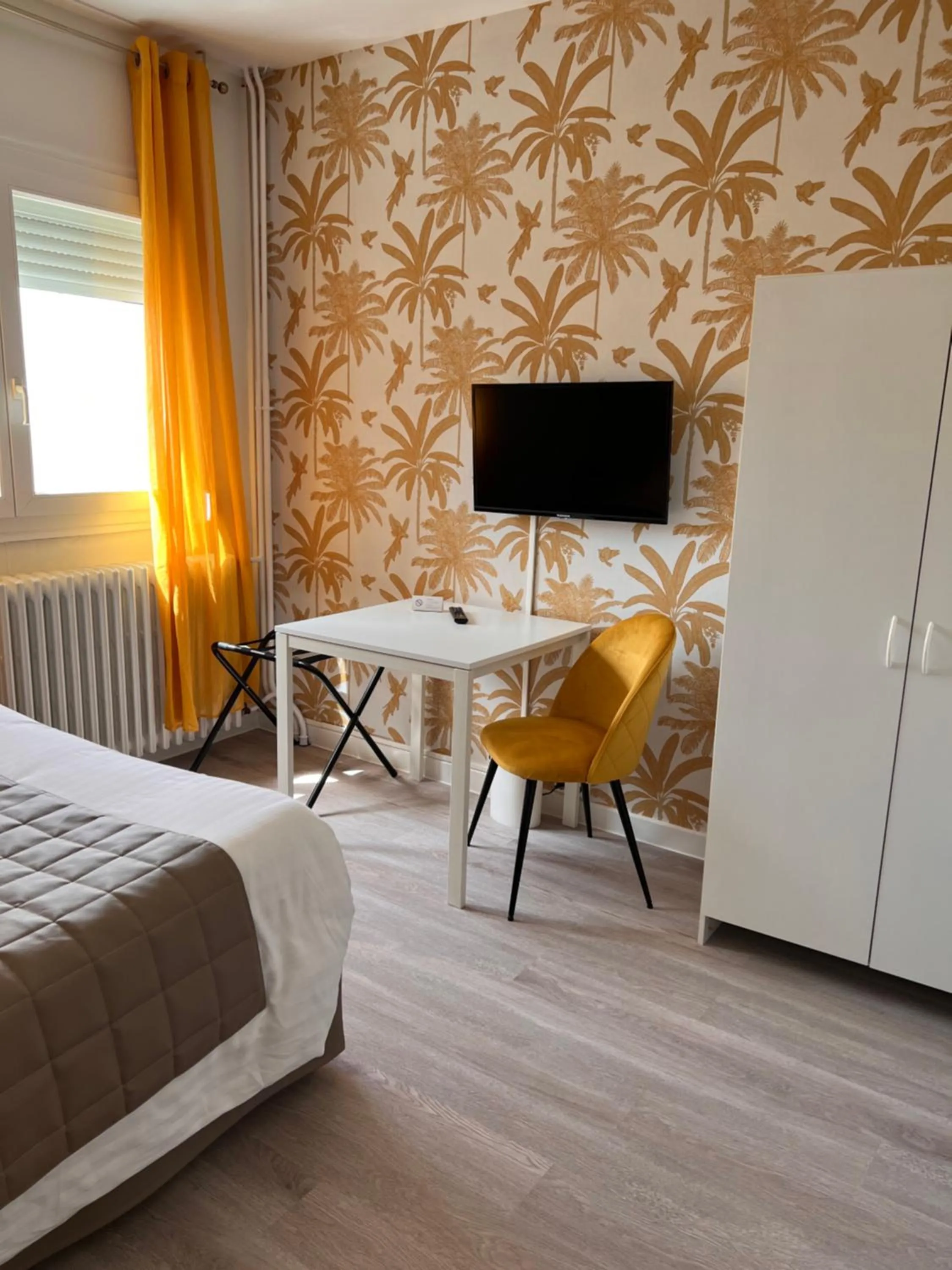 Photo of the whole room, Bed in Hotel Alpes Cevennes