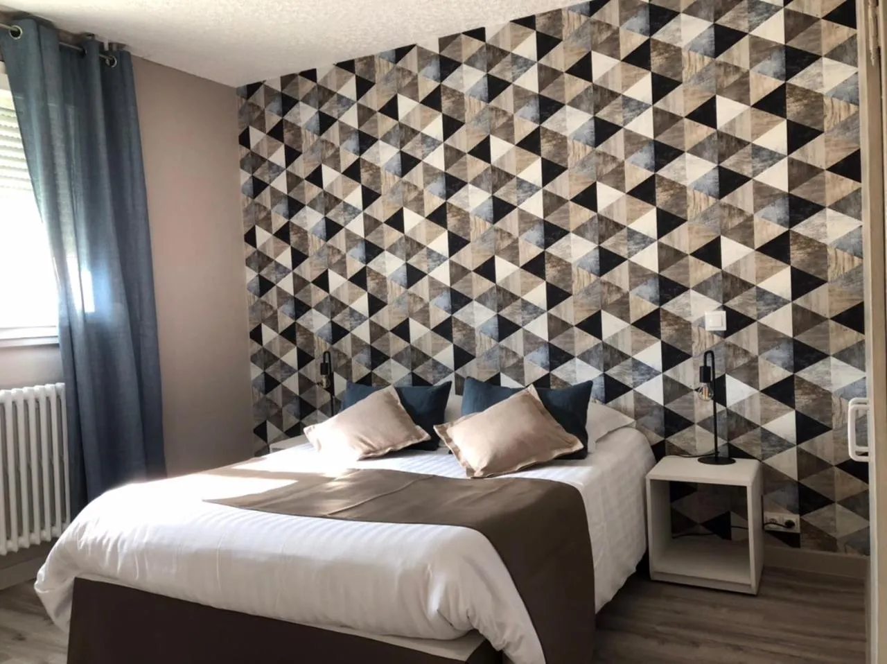 Bedroom, Bed in Hotel Alpes Cevennes