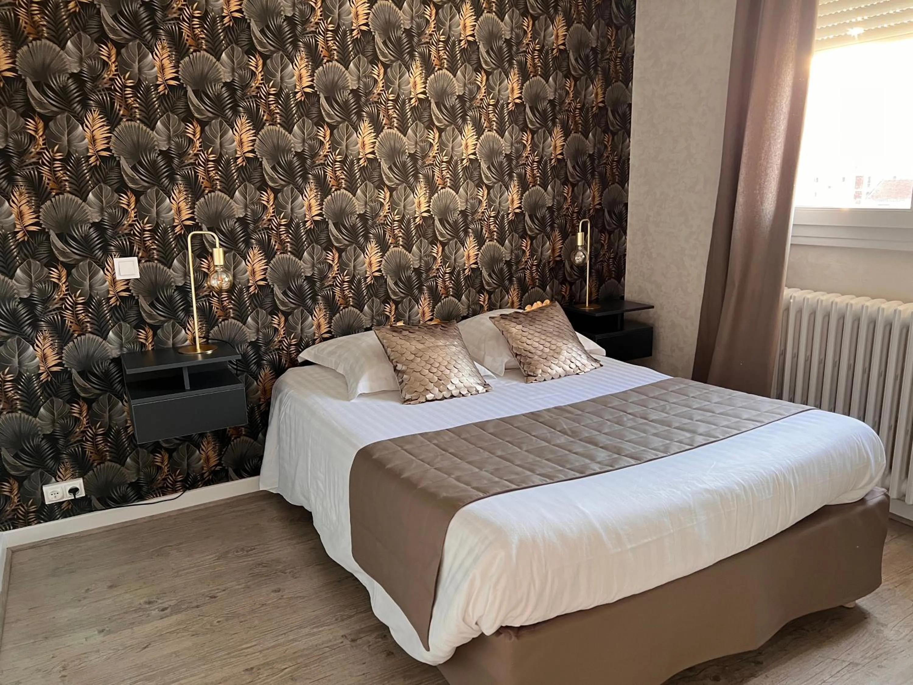 Bedroom, Bed in Hotel Alpes Cevennes