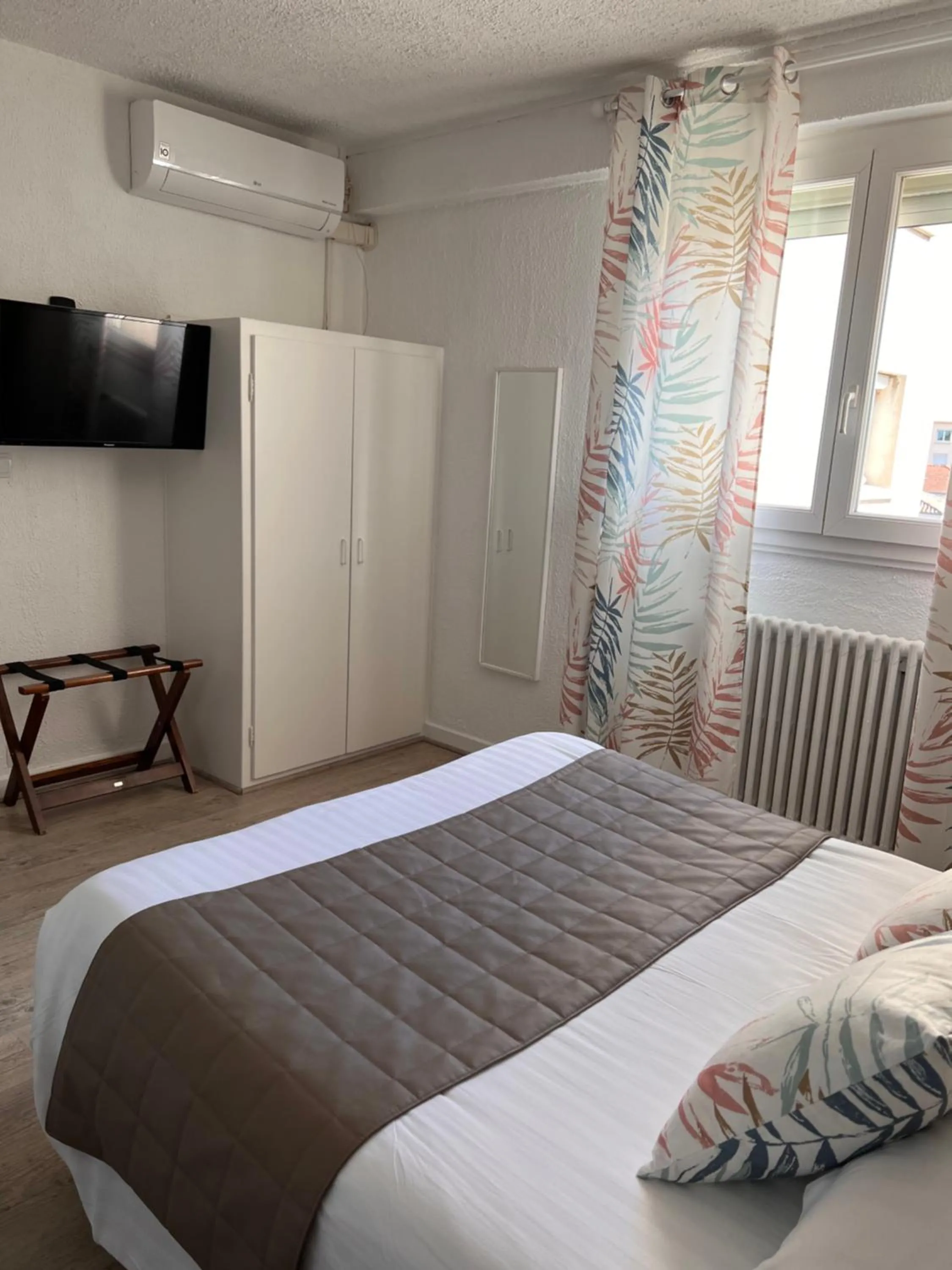 Photo of the whole room, Bed in Hotel Alpes Cevennes