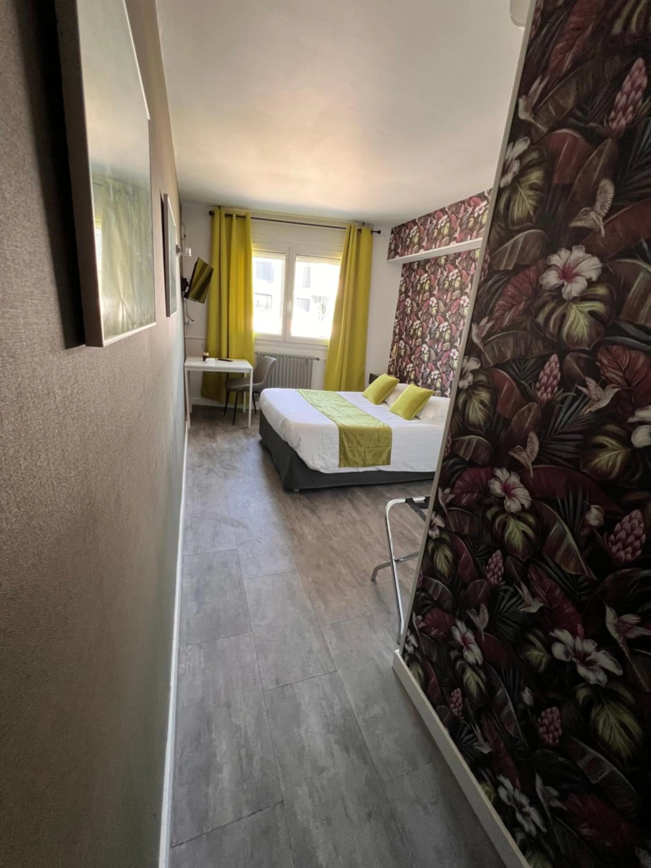Photo of the whole room, Bed in Hotel Alpes Cevennes