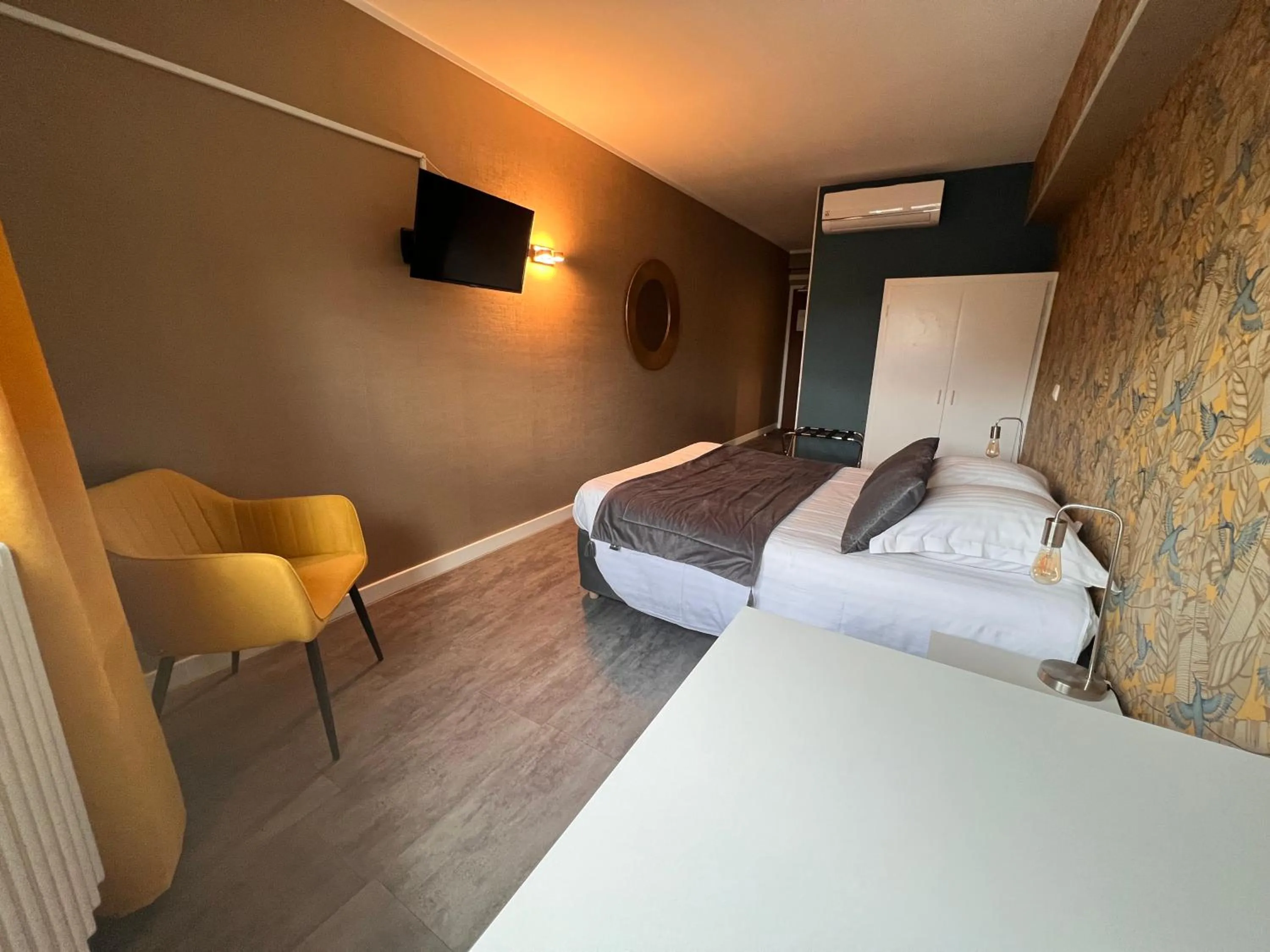 Photo of the whole room, Bed in Hotel Alpes Cevennes