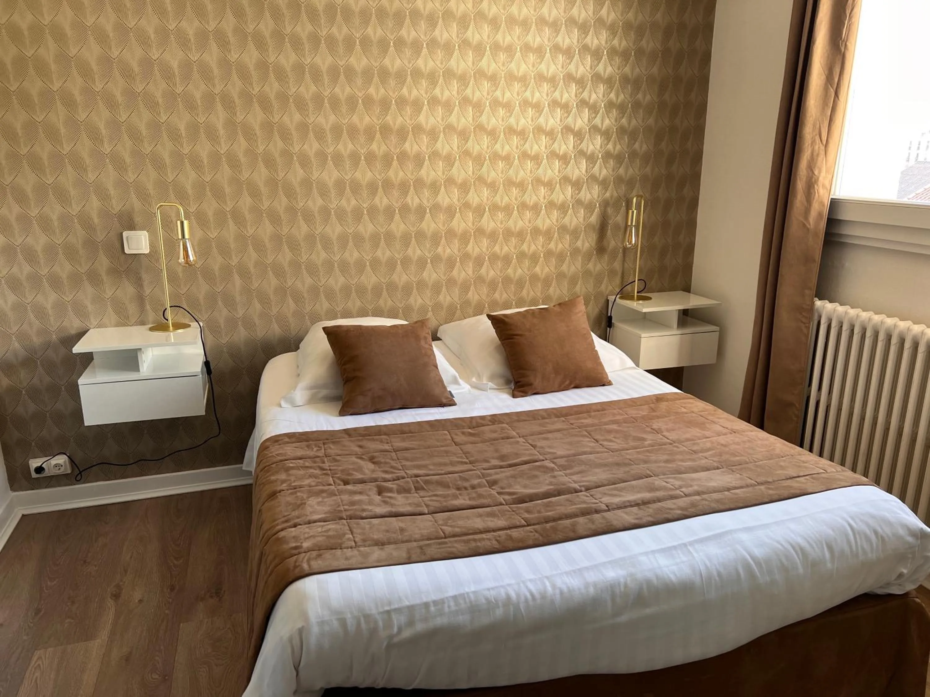 Bedroom, Bed in Hotel Alpes Cevennes