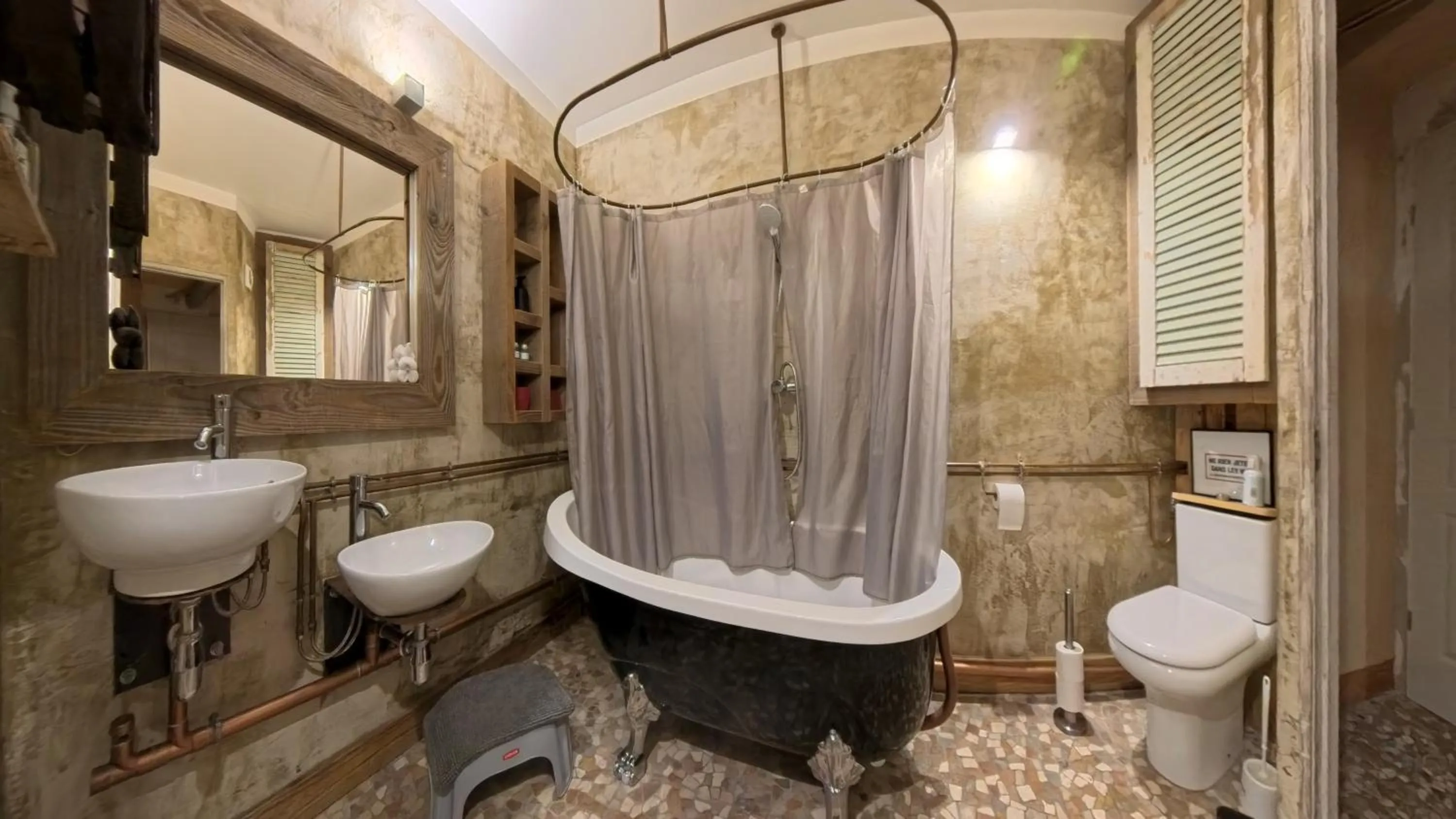 Bathroom in Le 47 - Rentals in South of France