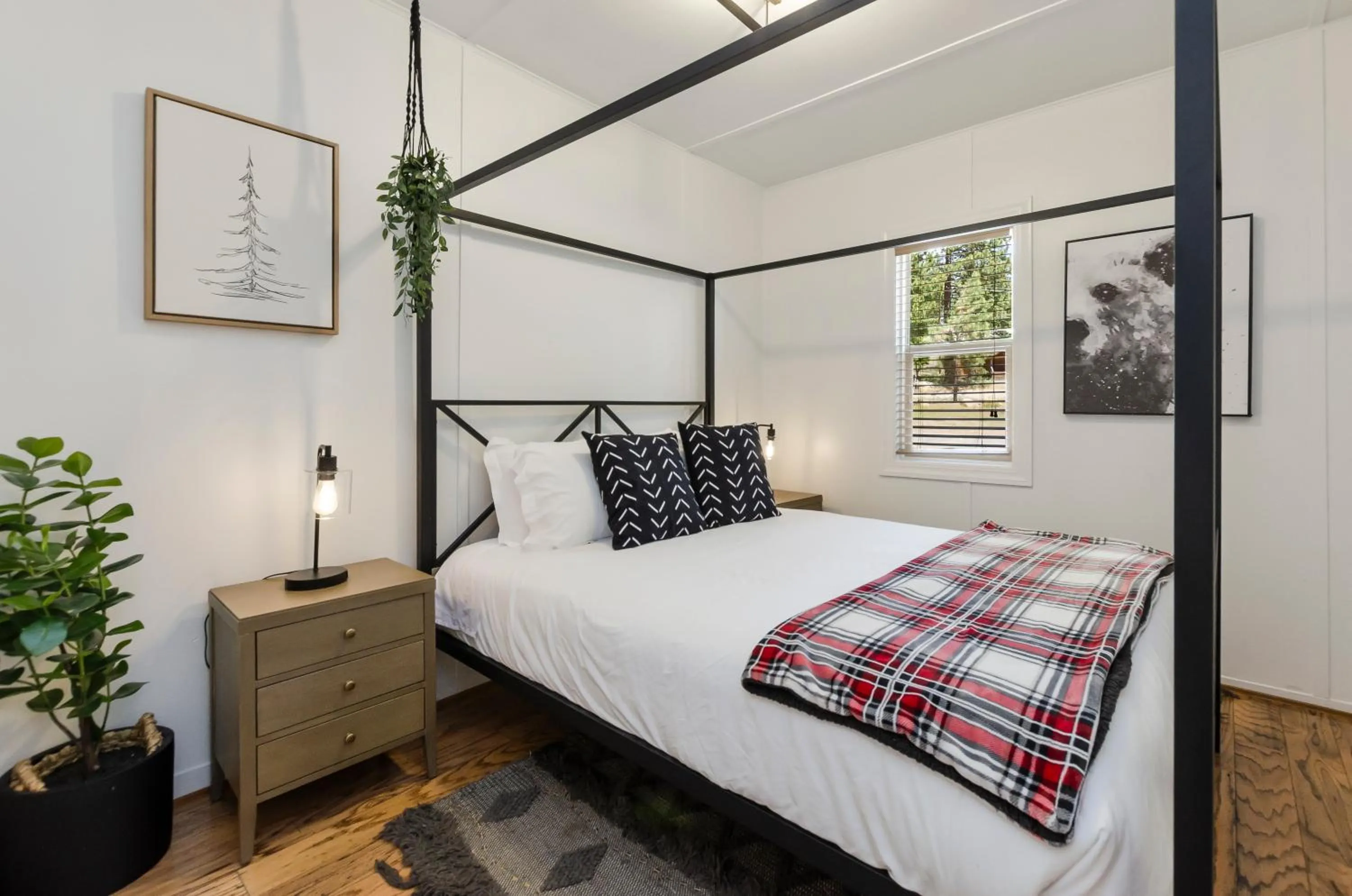 Bedroom, Bed in Firelite Lodge