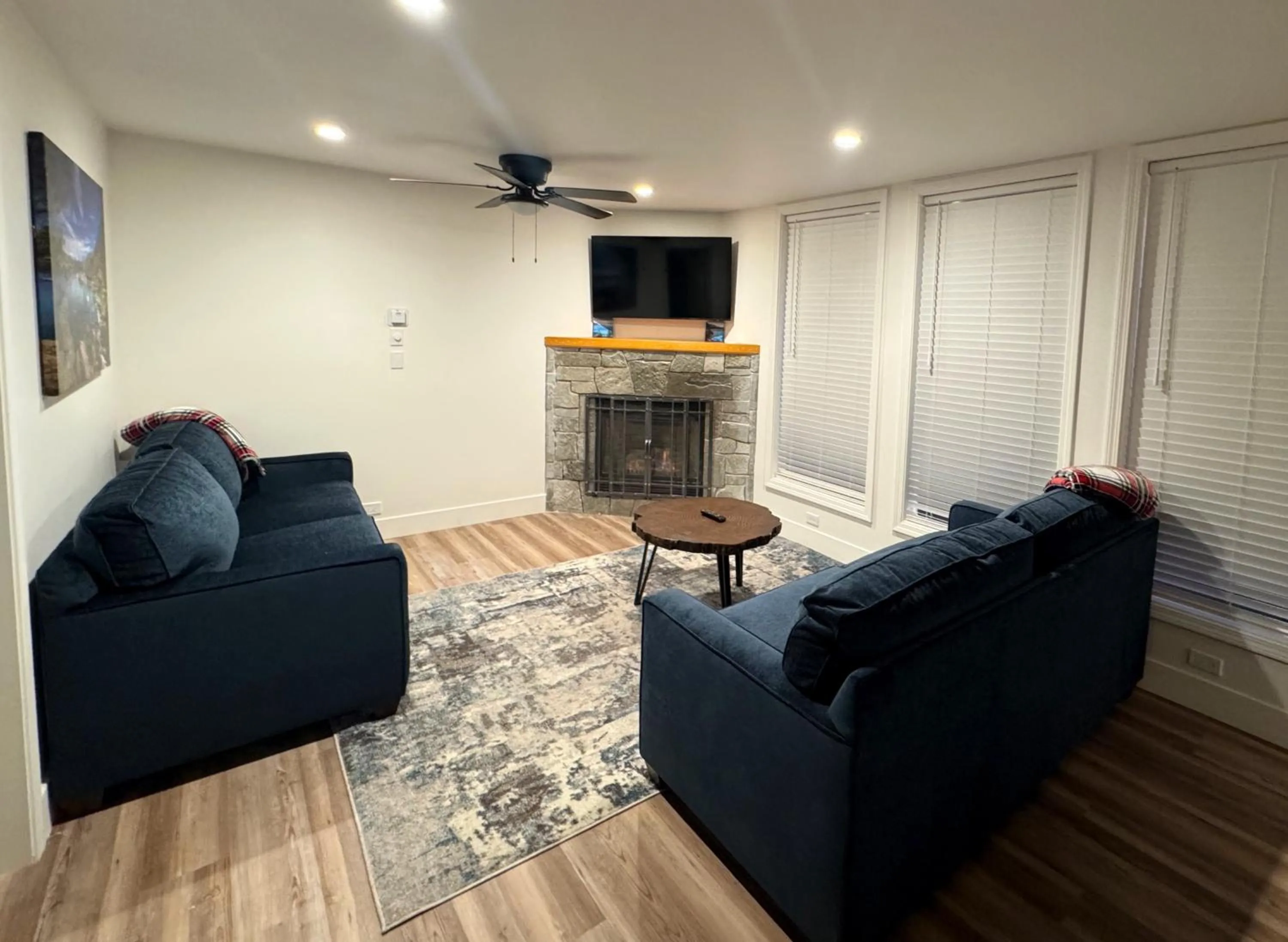 Living room in Firelite Lodge