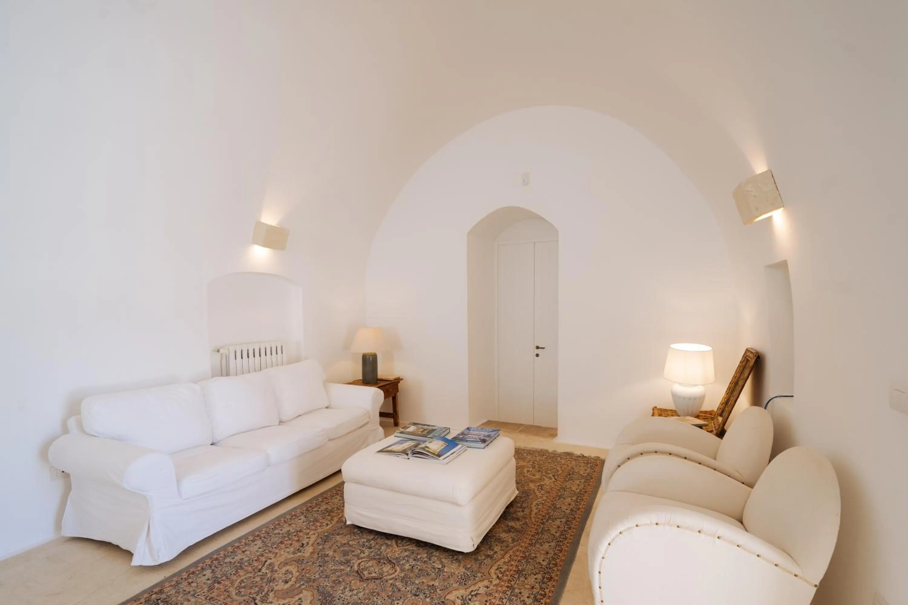 Communal lounge/ TV room, Bed in Masseria San Michele