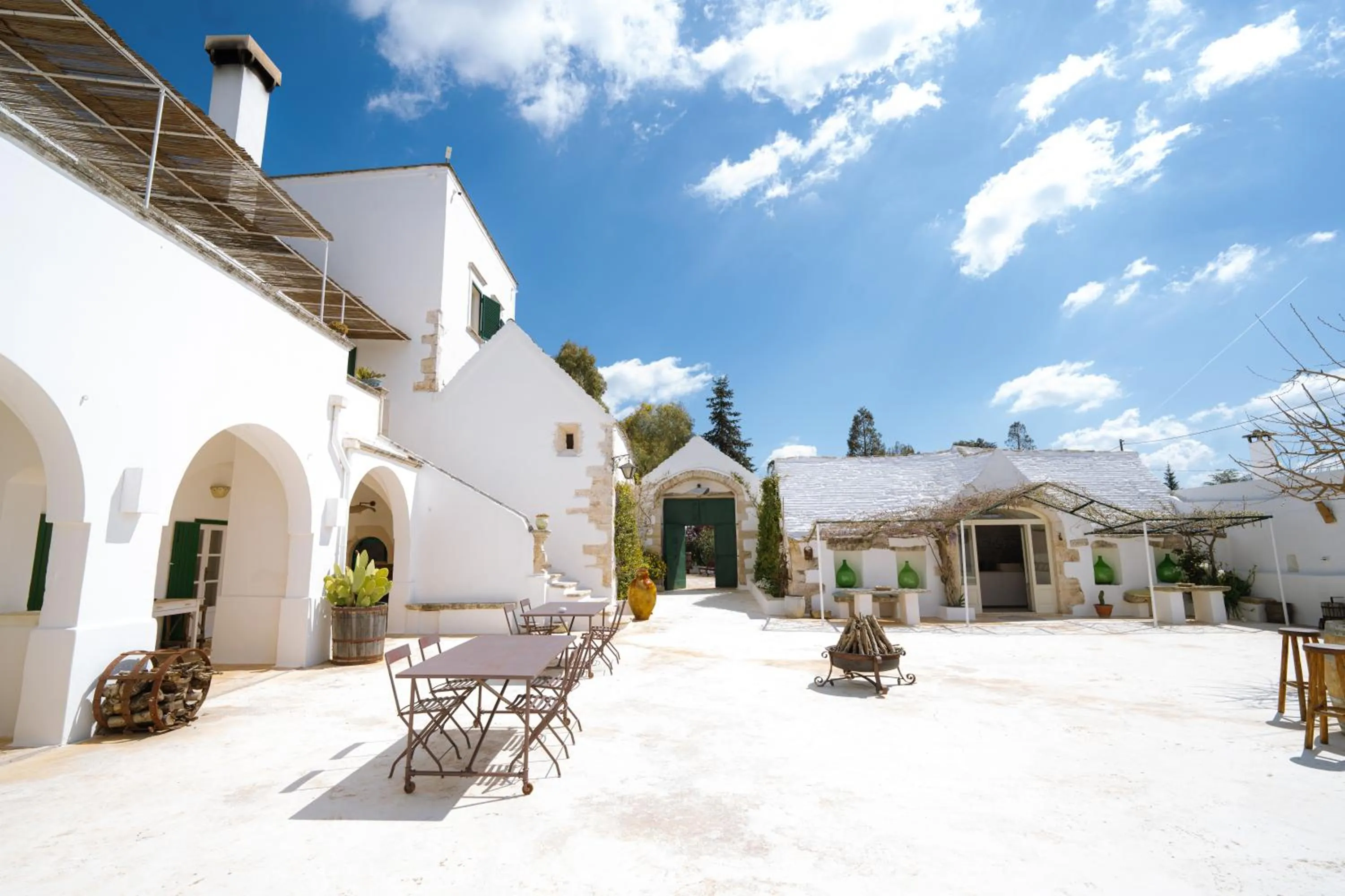 Inner courtyard view in Masseria San Michele