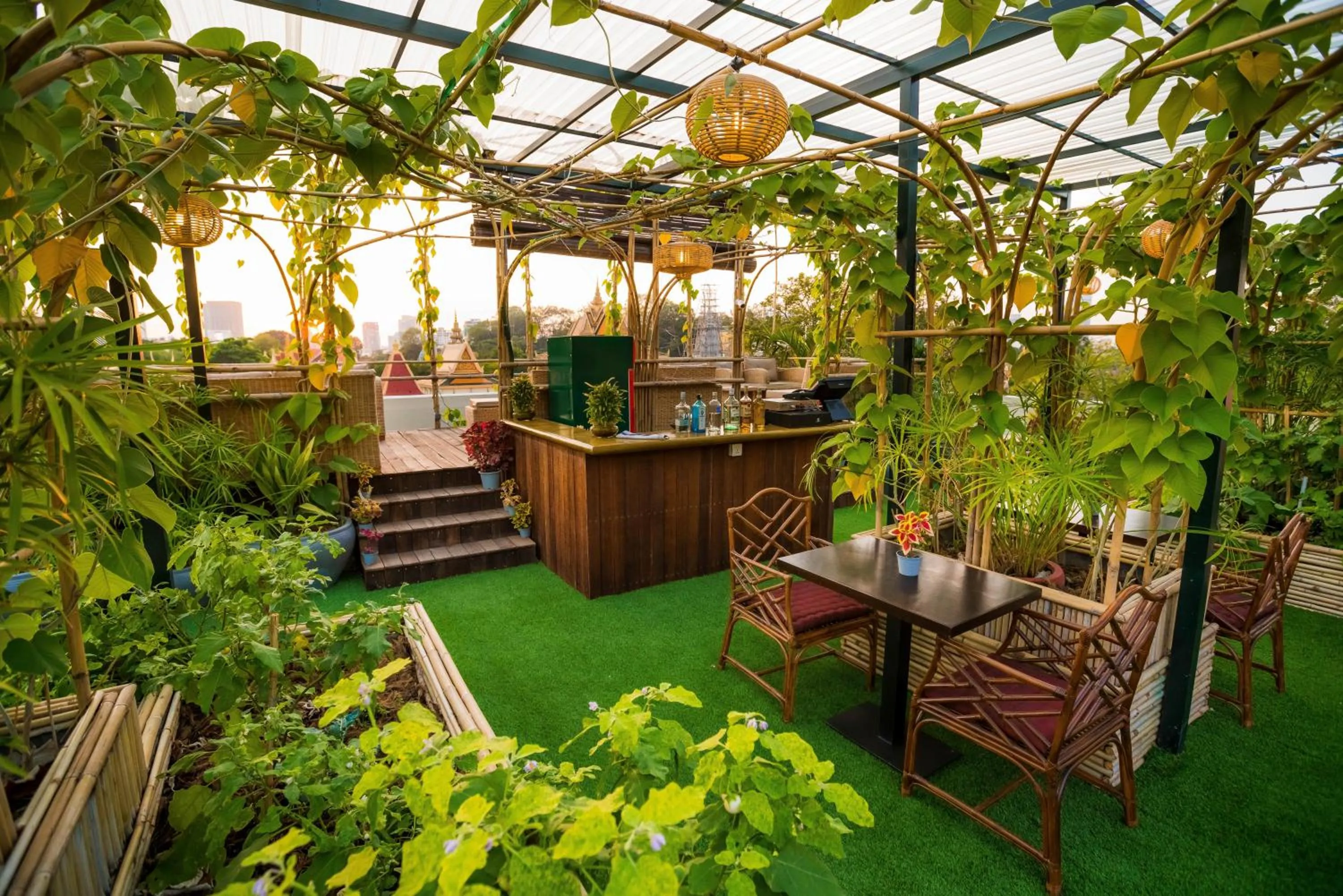 Restaurant/places to eat in Palace Gate Hotel & Resort by EHM