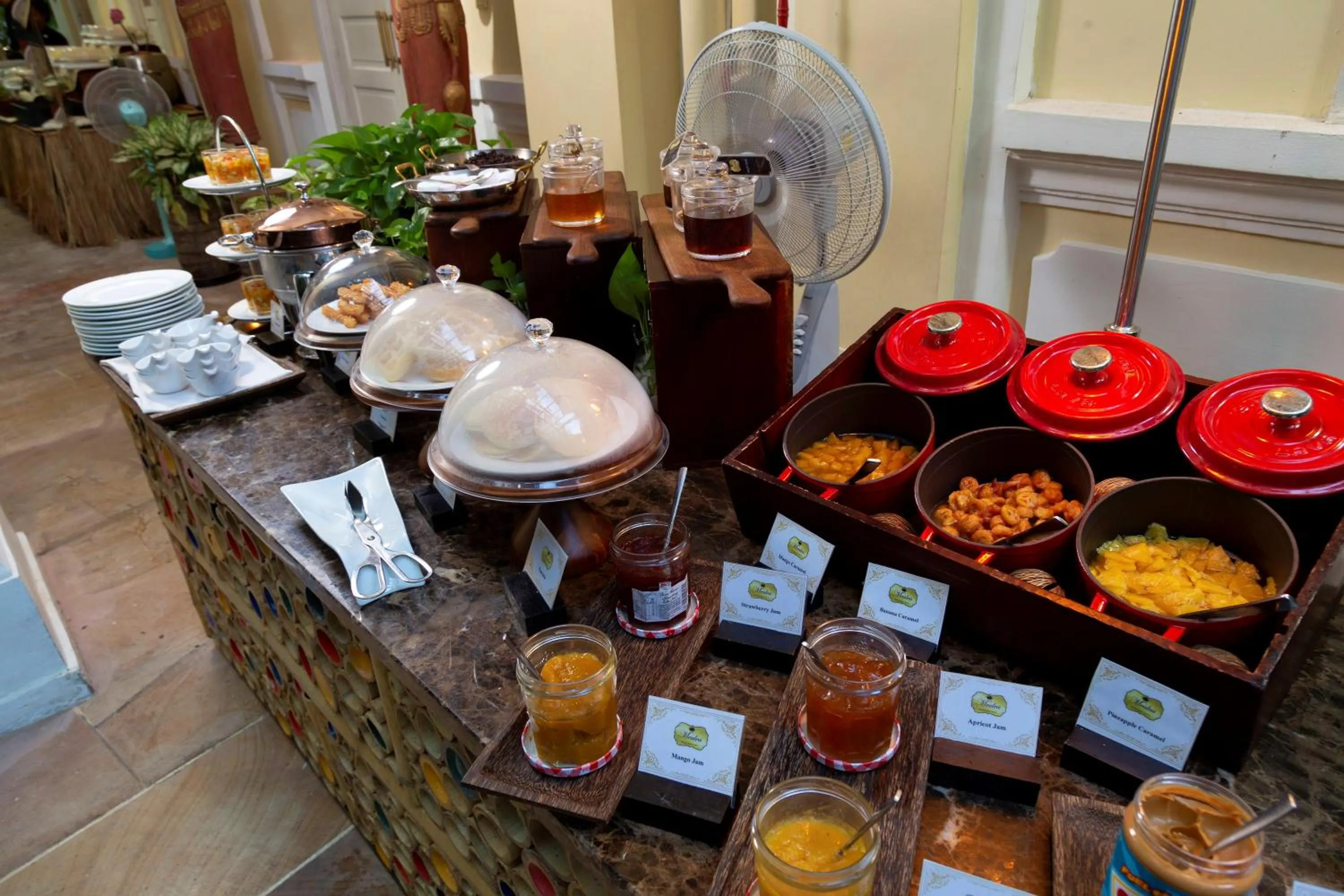 Restaurant/places to eat in Palace Gate Hotel & Resort by EHM