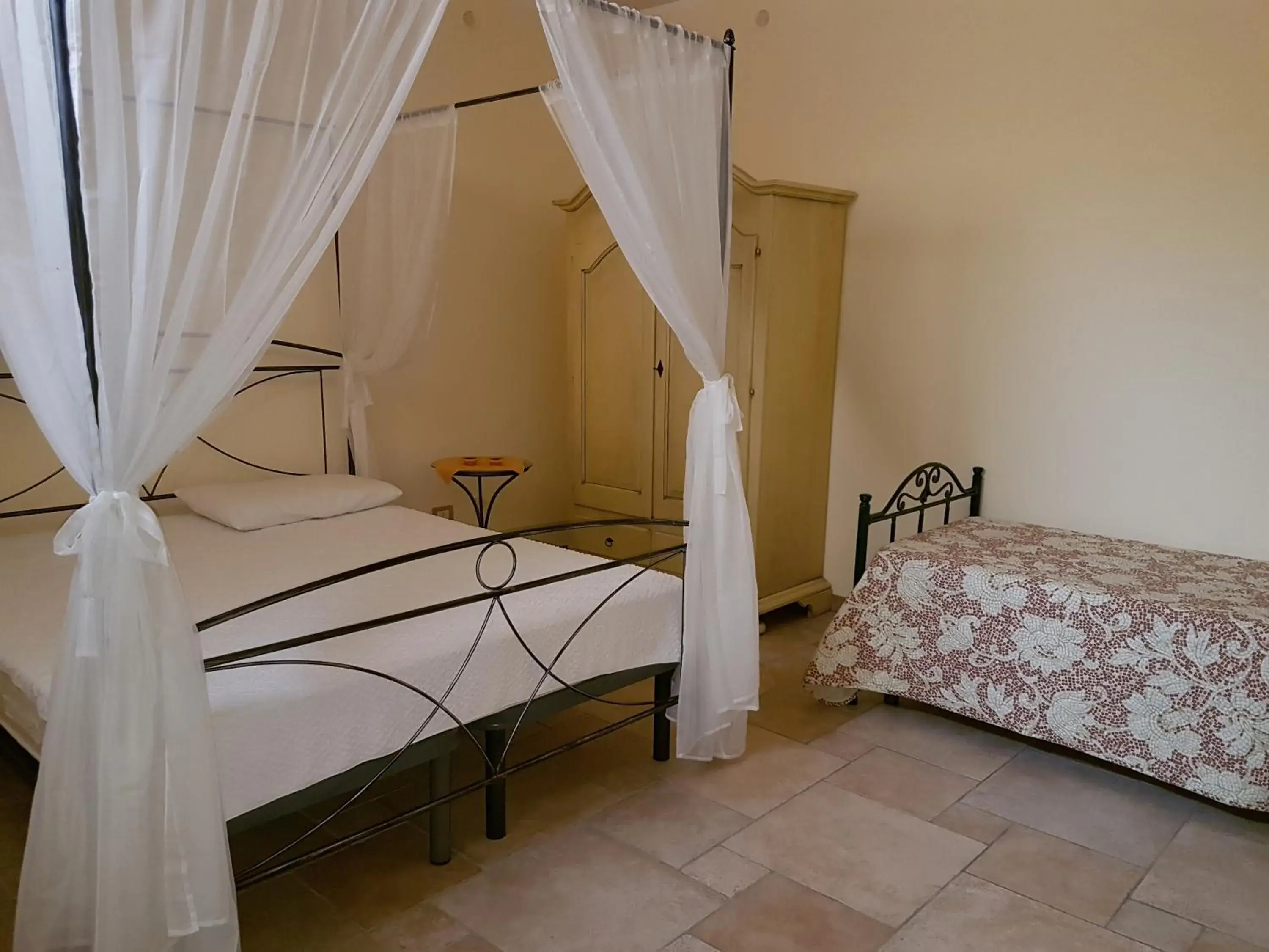 Comfort Triple Room with Shower - single occupancy in B&B Verardo Comfort Triple Room with Shower - single occupancy in B&B Verardo