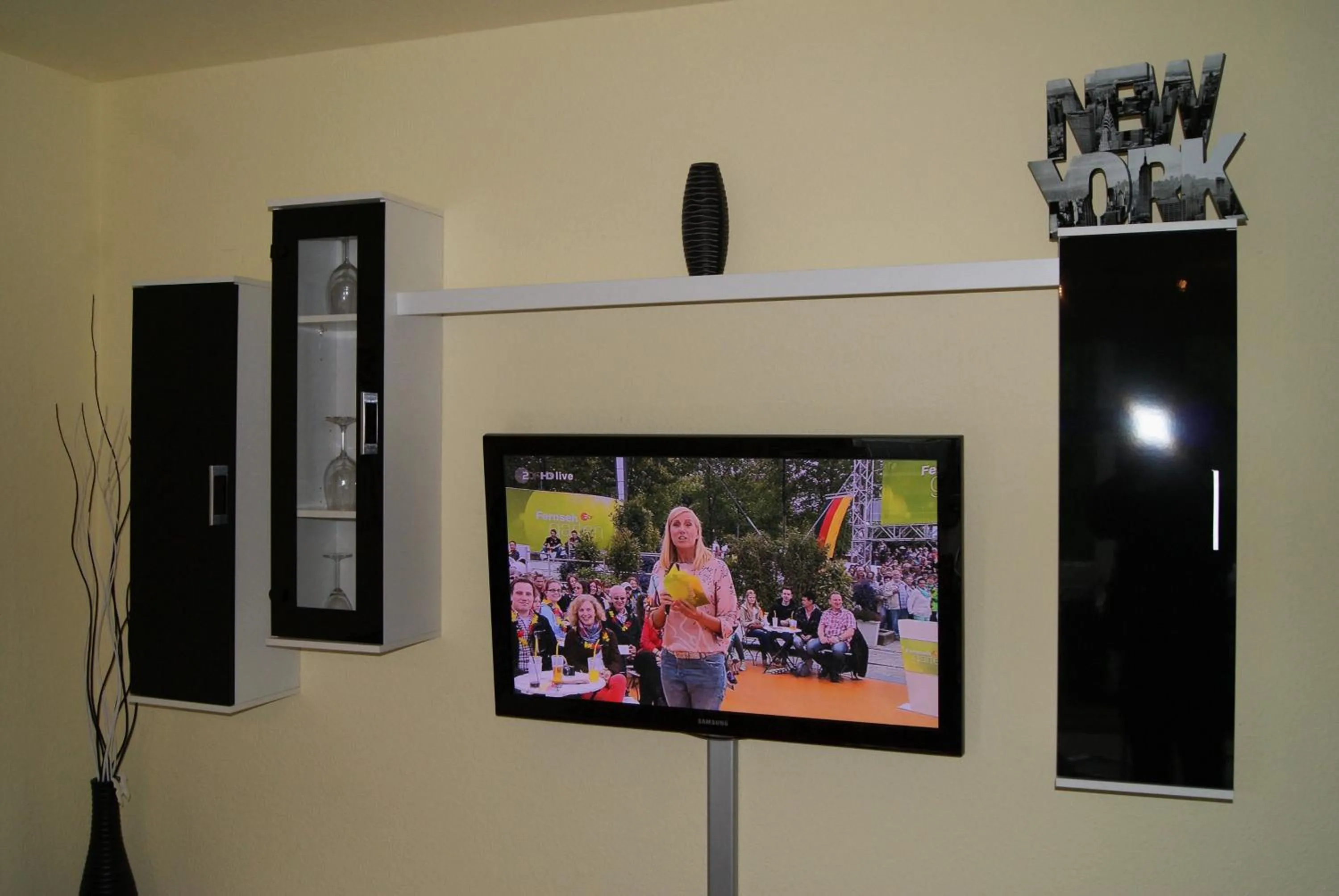 TV and multimedia in " Residenz Seeblick" Studio 15 Manhatten