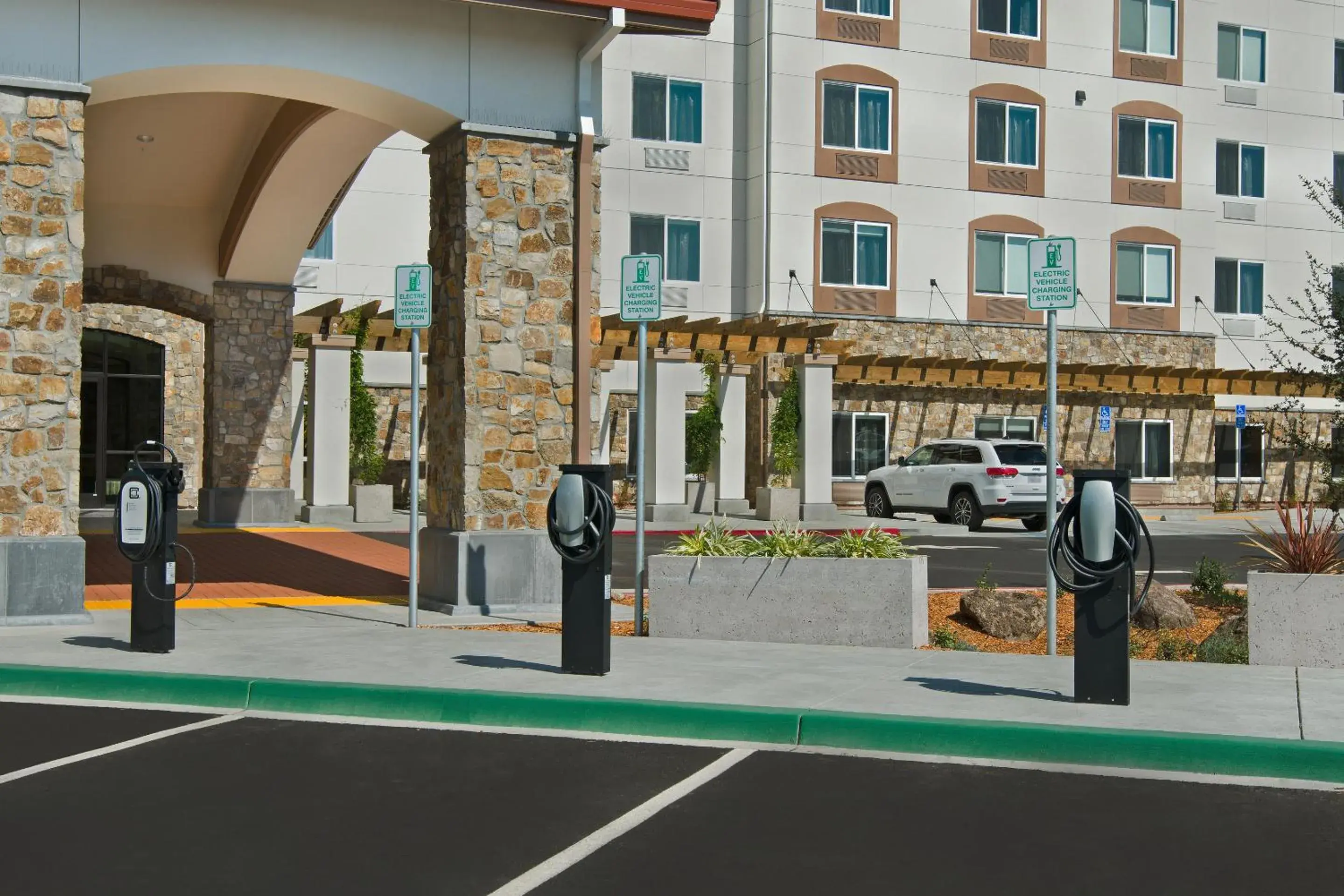 Facade/entrance in Oxford Suites Sonoma - Rohnert Park Facade/entrance in Oxford Suites Sonoma - Rohnert Park