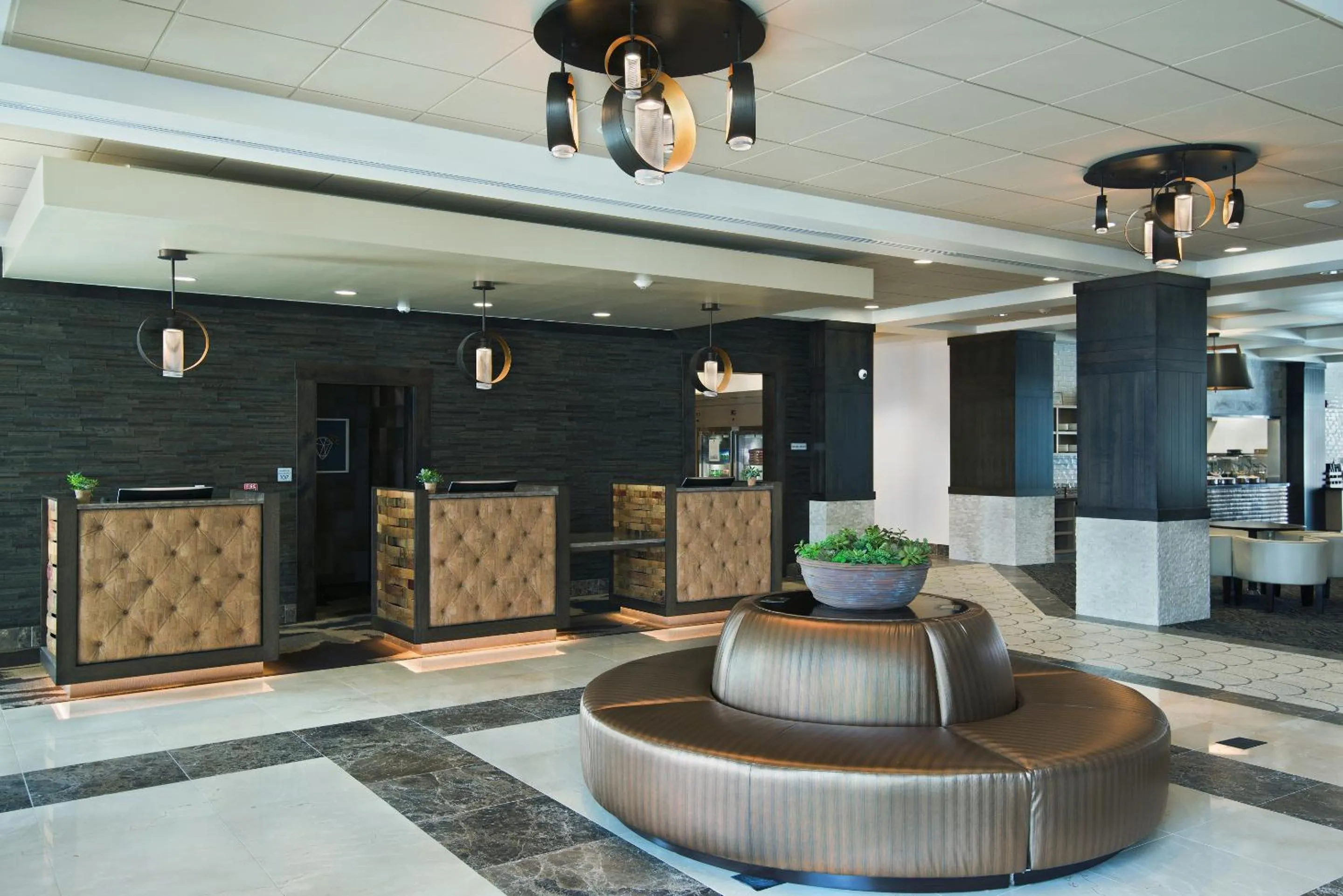 Lobby or reception in Oxford Suites Sonoma - Rohnert Park