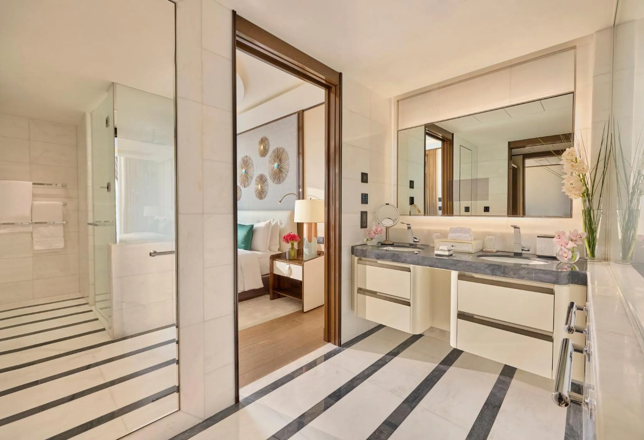 Bathroom, Bed in Mandarin Oriental Al Faisaliah, Riyadh