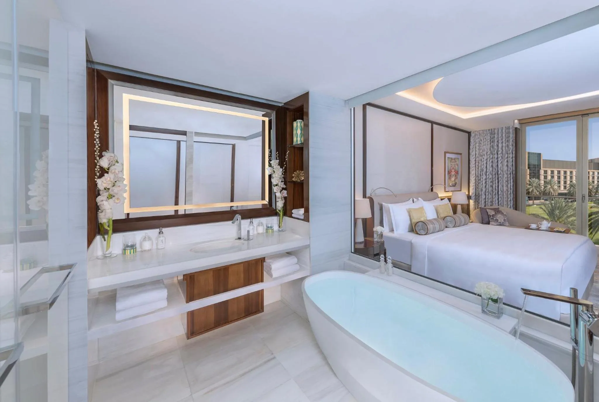 Bedroom, Bed in Mandarin Oriental Al Faisaliah, Riyadh