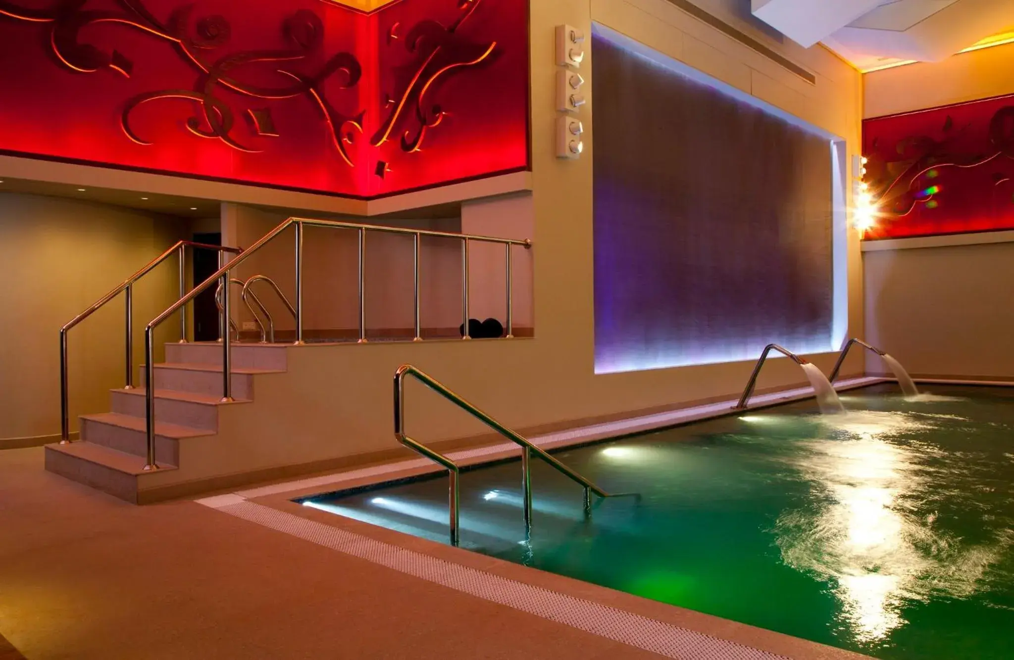 Swimming pool in Mandarin Oriental Al Faisaliah, Riyadh Swimming pool in Mandarin Oriental Al Faisaliah, Riyadh