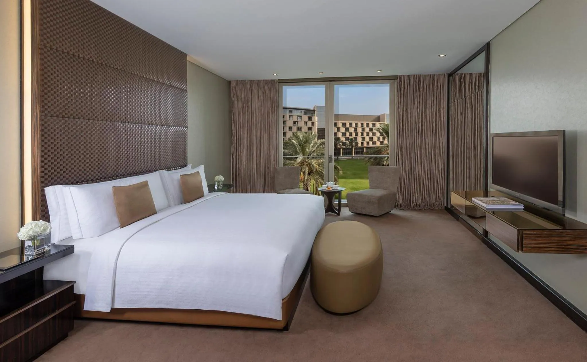 Photo of the whole room, Bed in Mandarin Oriental Al Faisaliah, Riyadh
