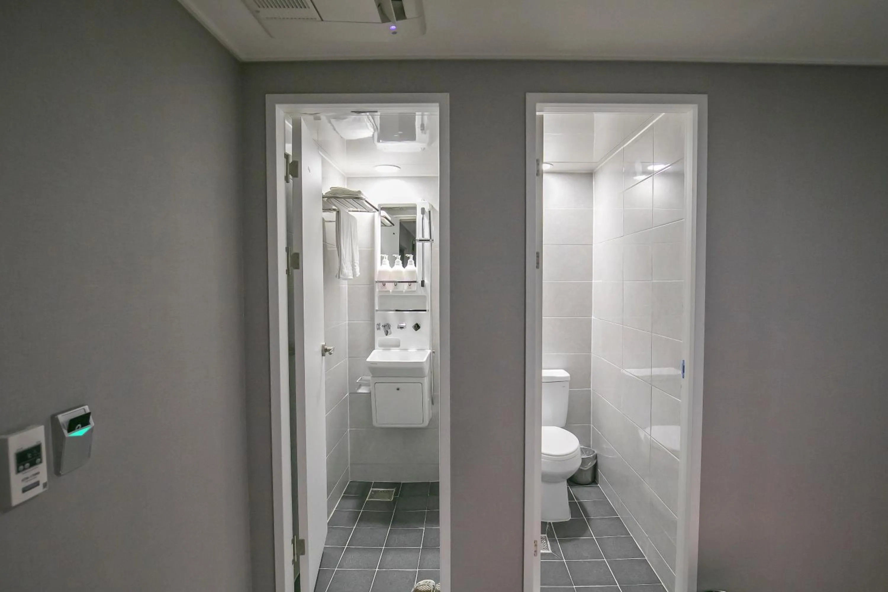 Shower in Philstay Myeongdong Station