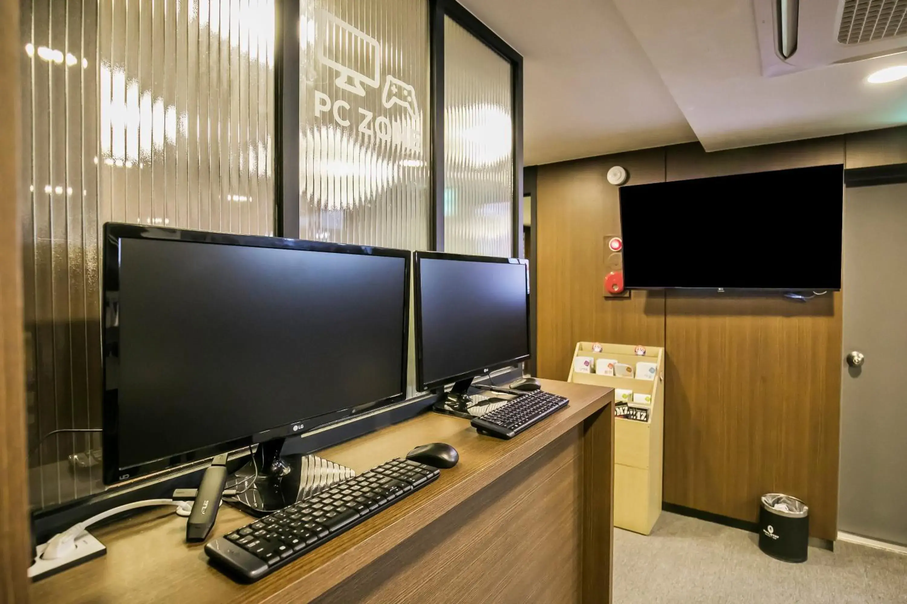 Communal lounge/ TV room in Philstay Myeongdong Station Communal lounge/ TV room in Philstay Myeongdong Station