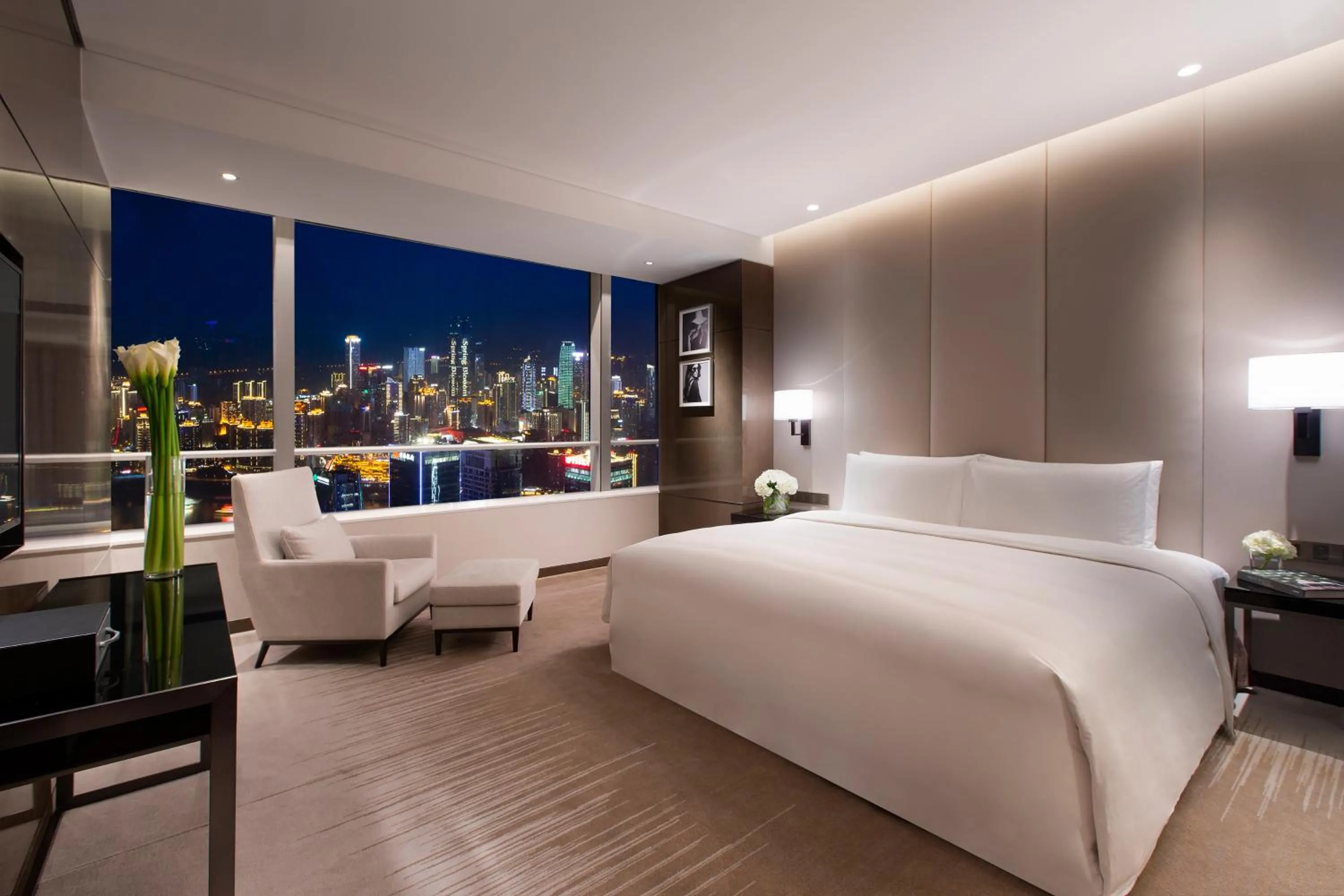 Night, Bed in Niccolo Chongqing