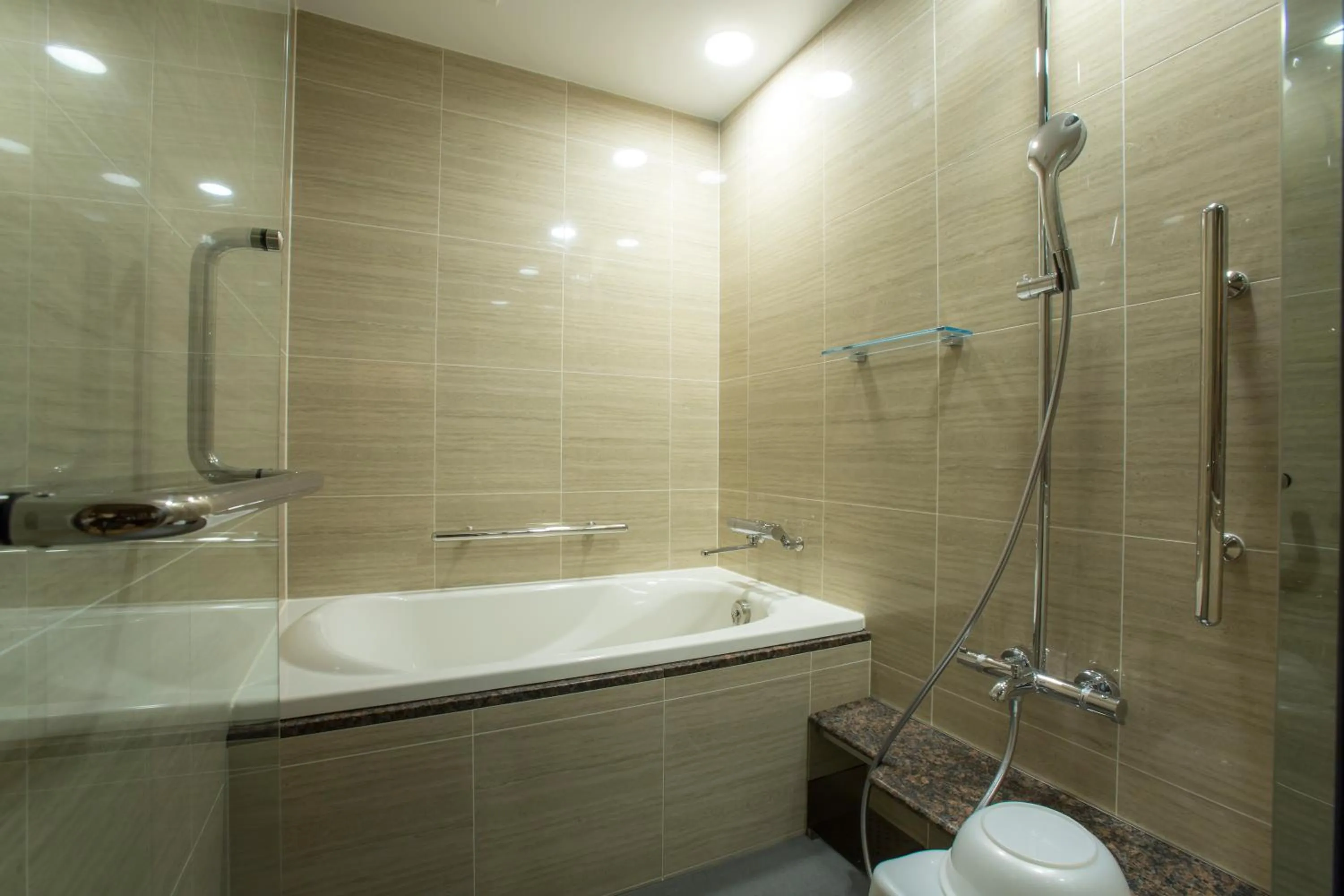 Shower in Asan Kotonami