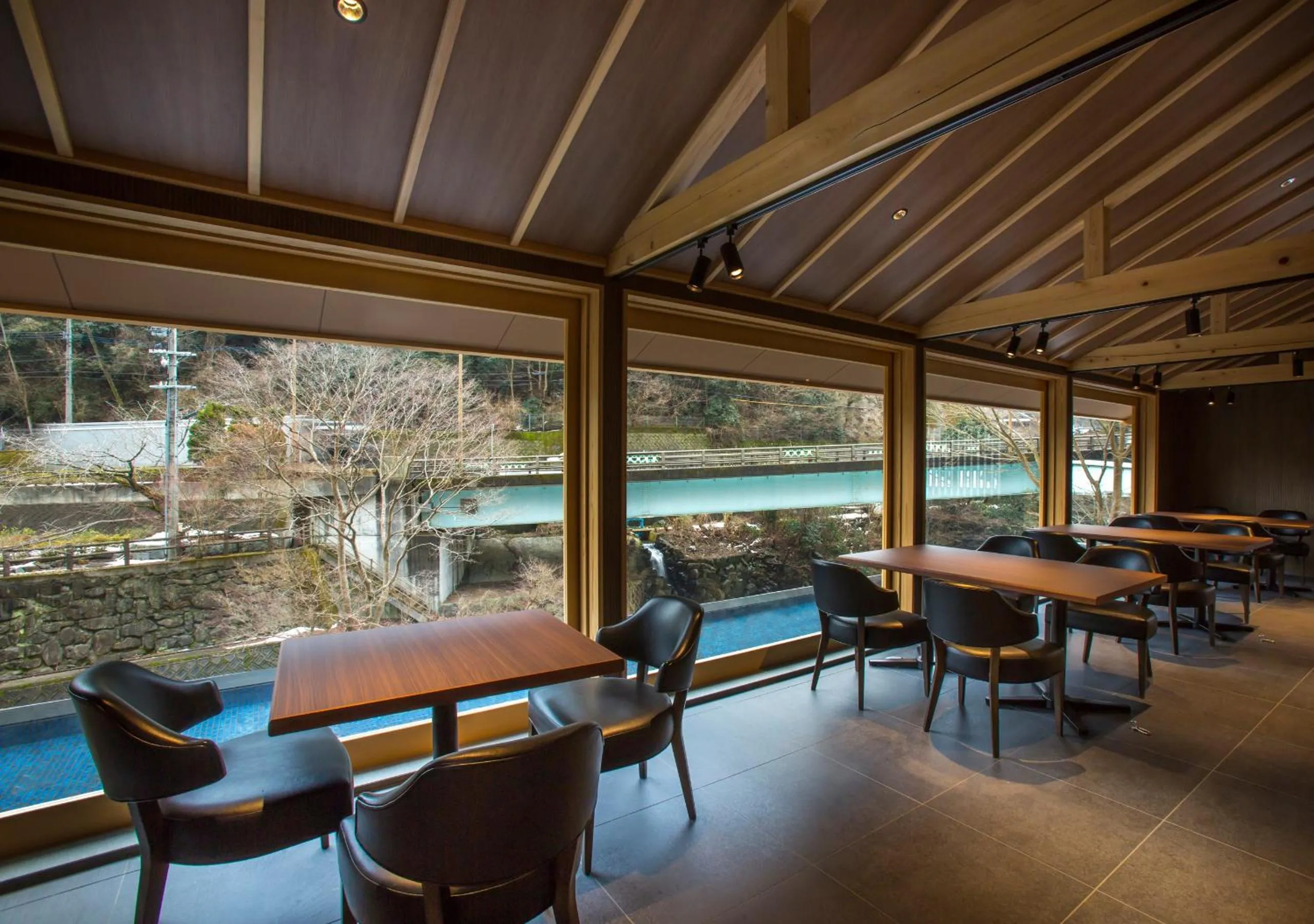 Communal lounge/ TV room in Asan Kotonami