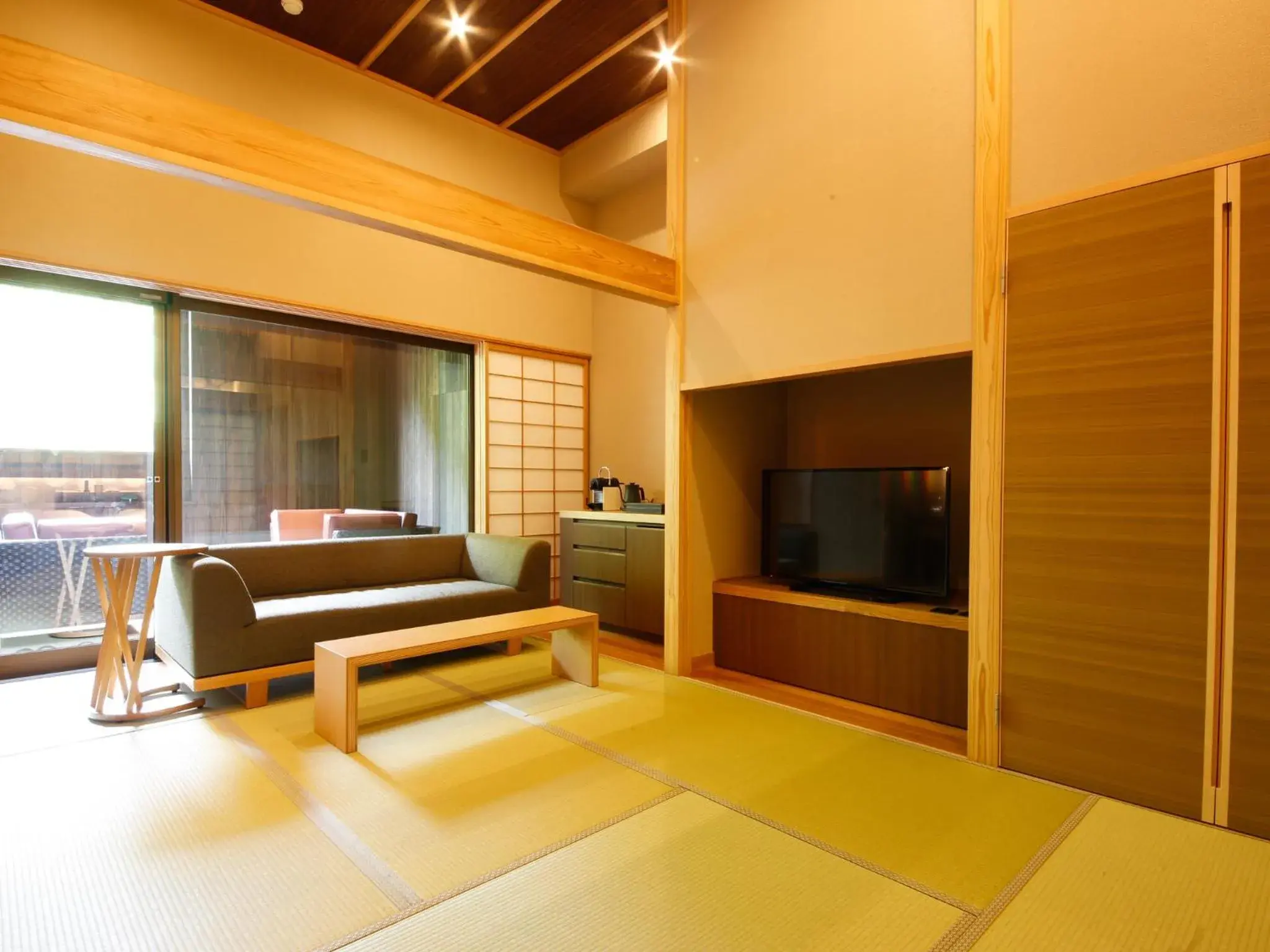 Twin Room with Tatami Area and Open-Air Bath Type E - Non-Smoking (2nd floor) in Asan Kotonami Twin Room with Tatami Area and Open-Air Bath Type E - Non-Smoking (2nd floor) in Asan Kotonami