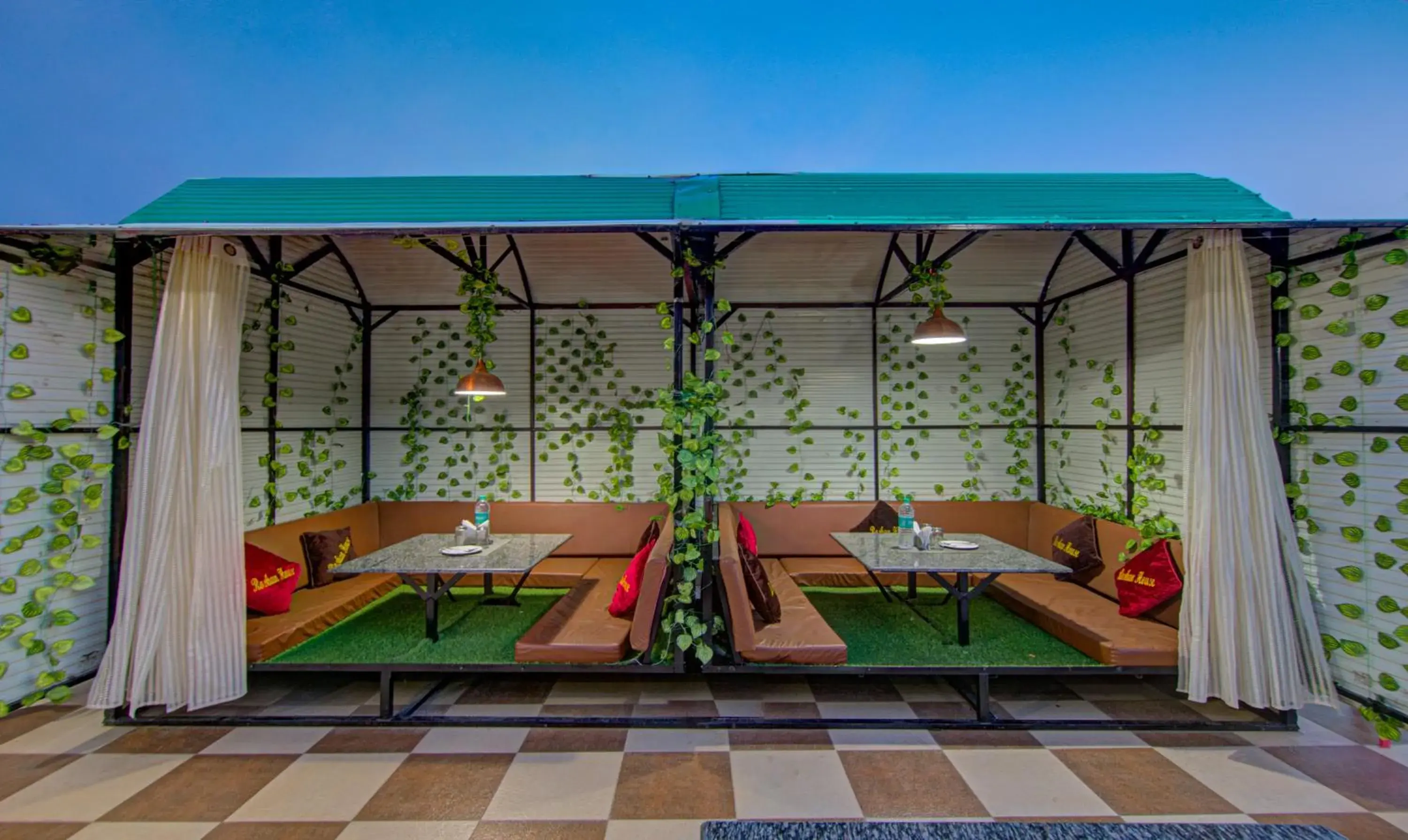 Restaurant/places to eat in Treebo Roshan House with Valley View Restaurant/places to eat in Treebo Roshan House with Valley View