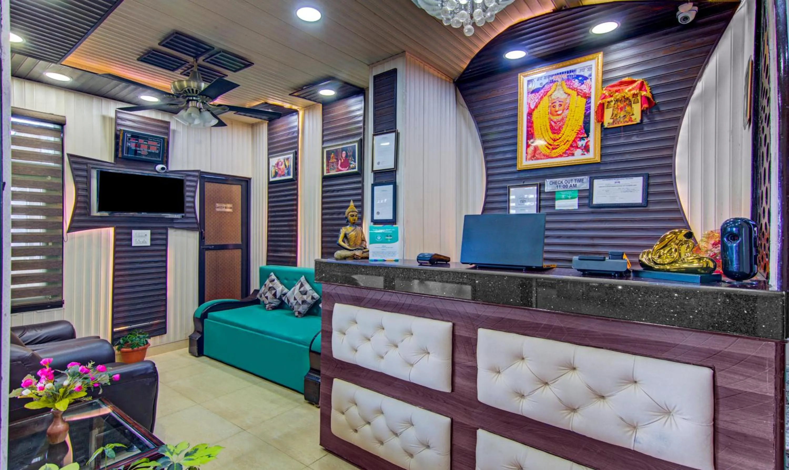 Seating area in Treebo Roshan House with Valley View