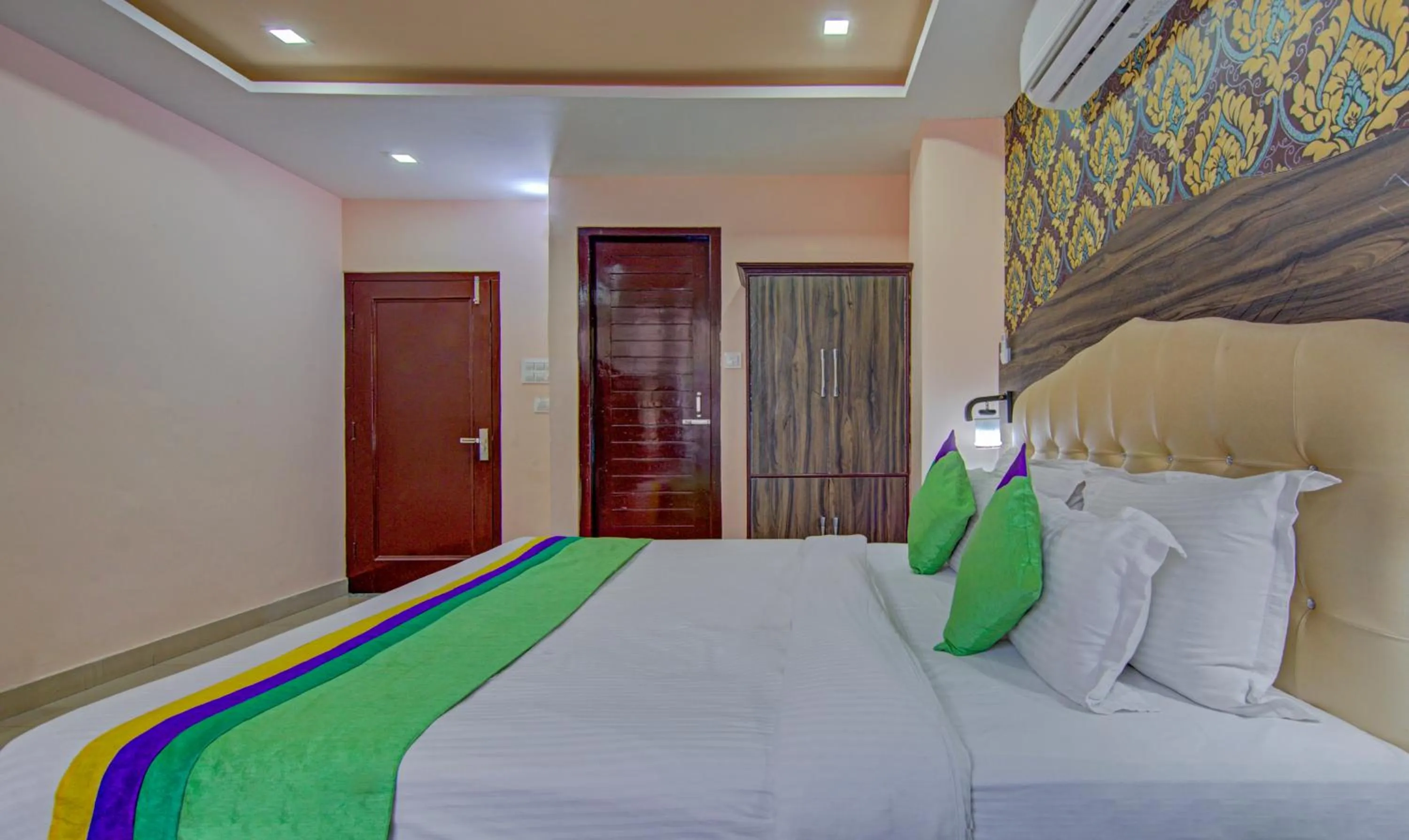 Bedroom, Bed in Treebo Roshan House with Valley View