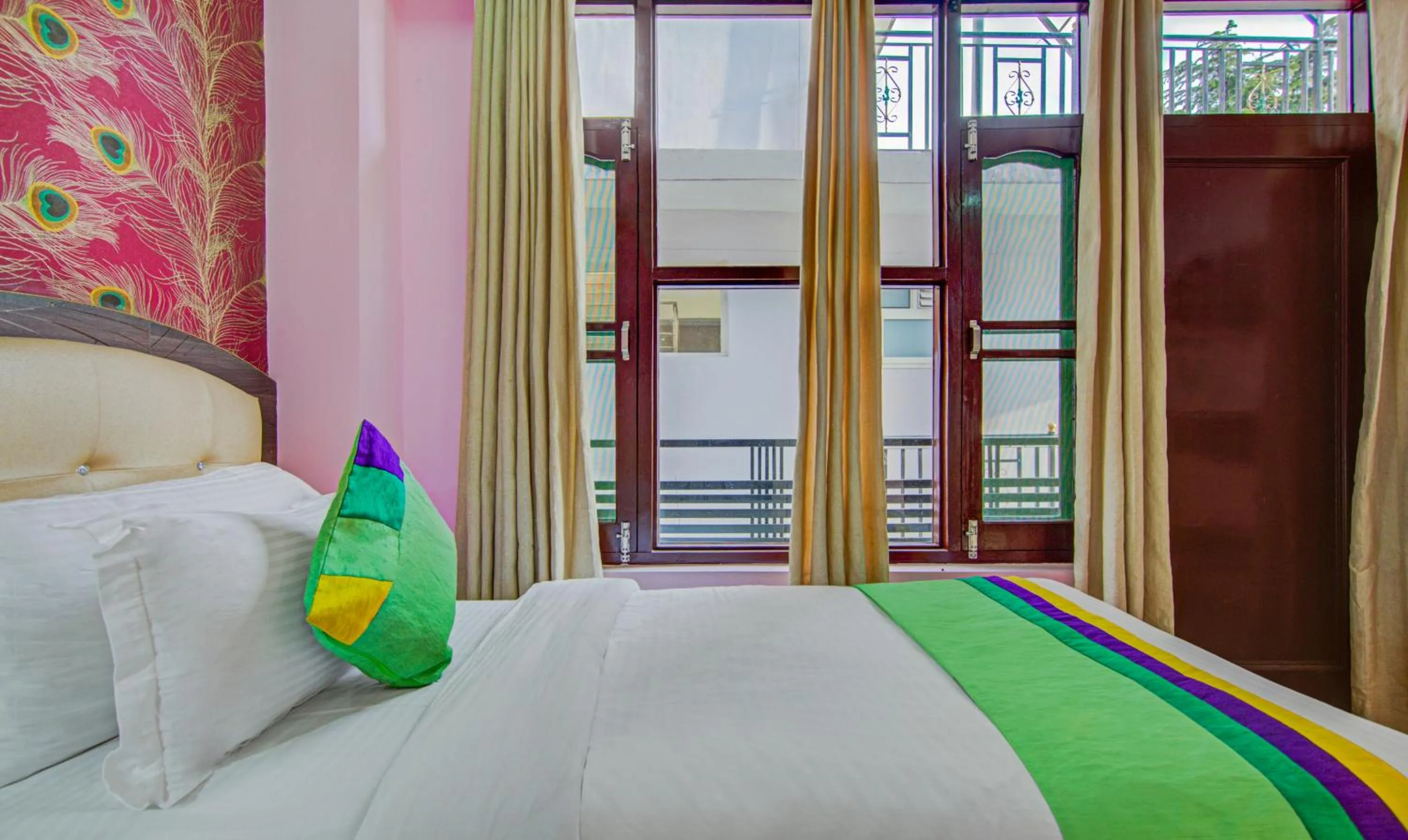 Bedroom, Bed in Treebo Roshan House with Valley View