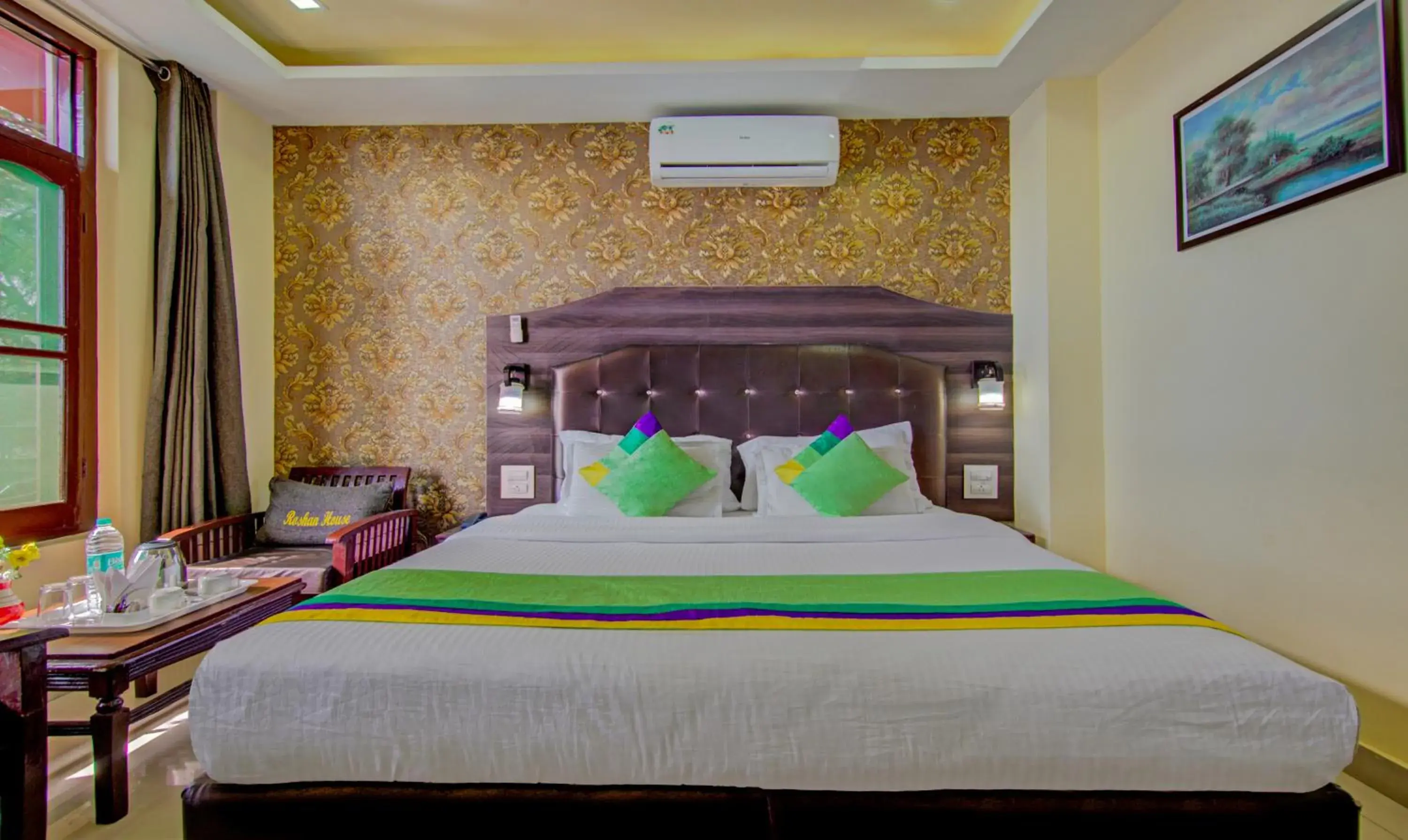 Deluxe Double Room in 'Treebo Roshan House with Valley View Deluxe Double Room in 'Treebo Roshan House with Valley View