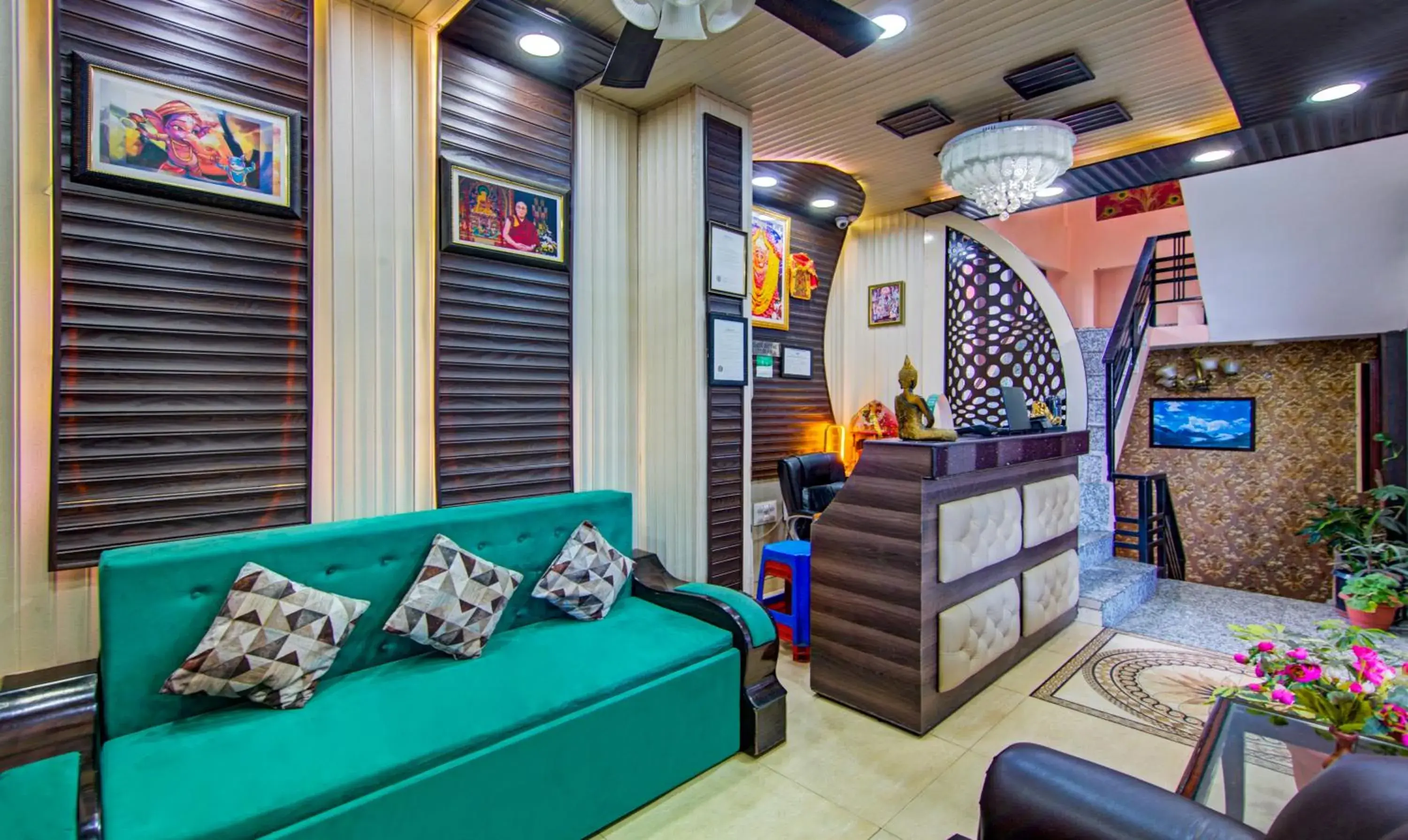 Lobby or reception in Treebo Roshan House with Valley View Lobby or reception in Treebo Roshan House with Valley View