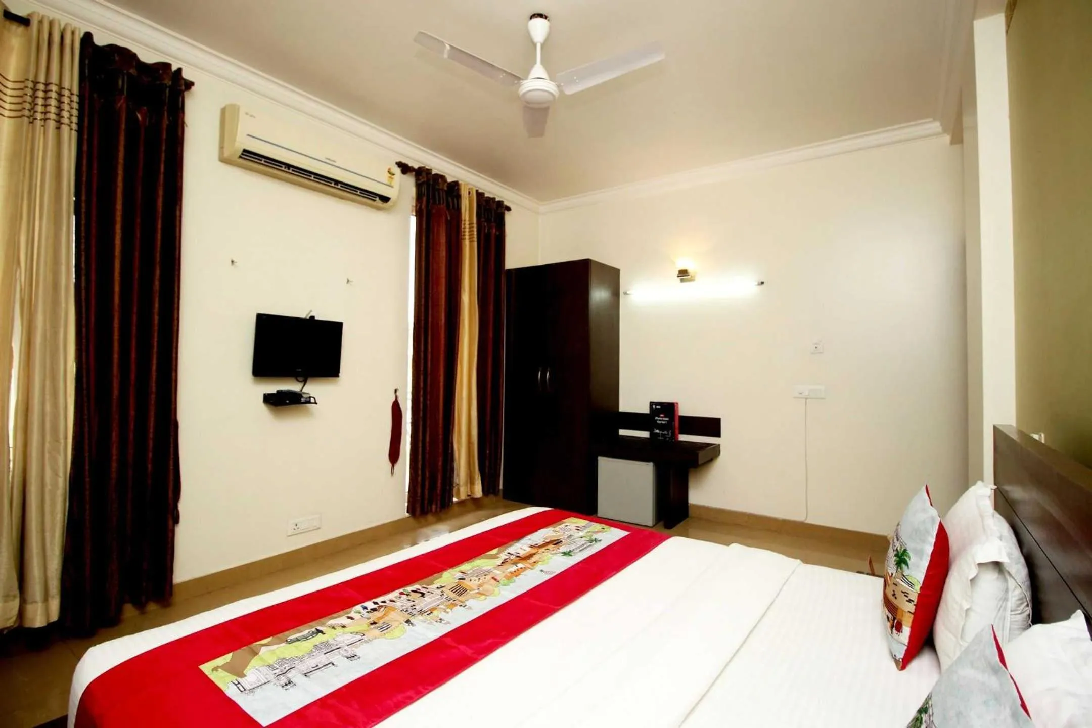 Bedroom, Bed in Collection O Sakshi