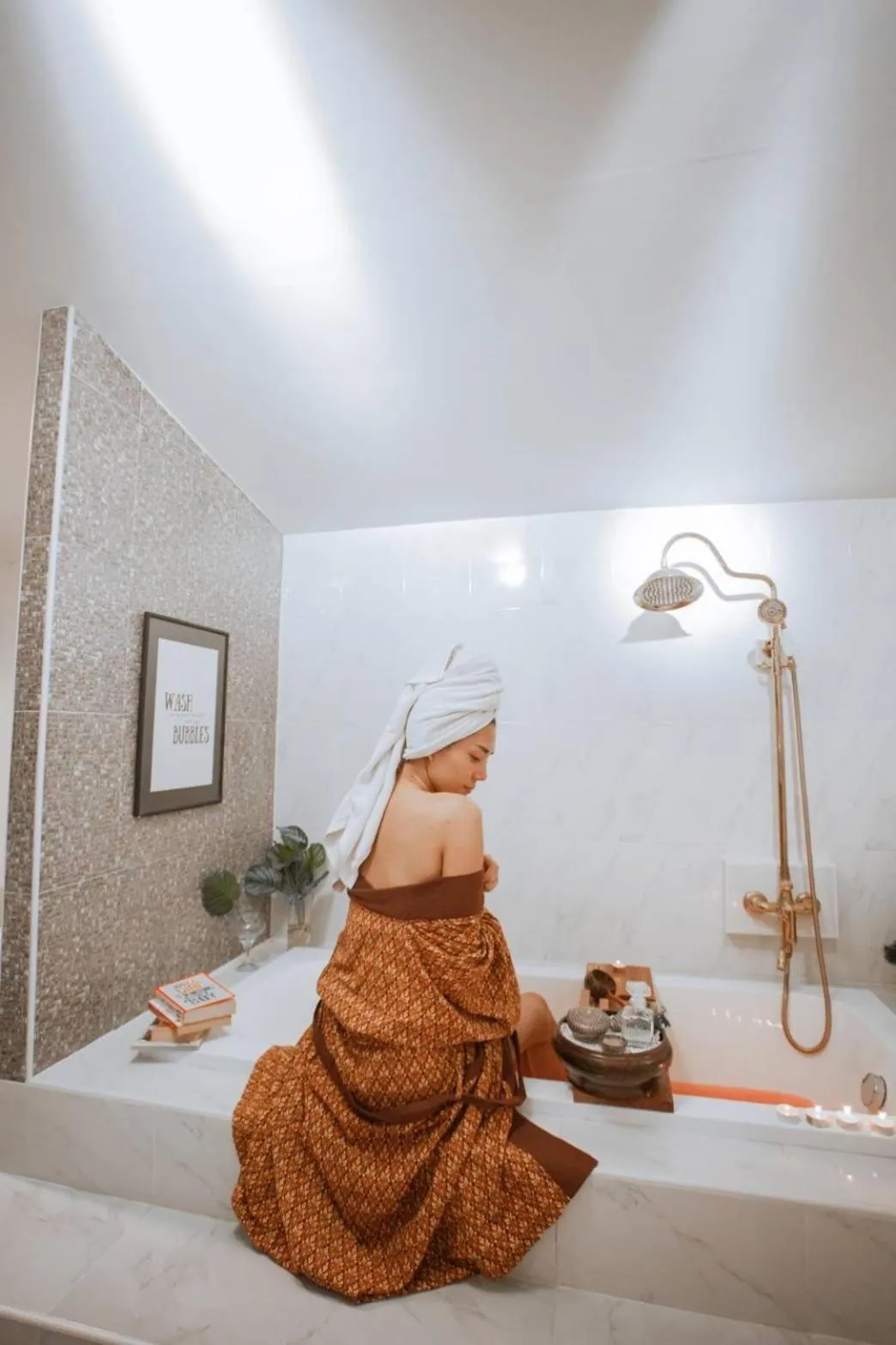 Bathroom, Bed in The Antique Riverside Resort