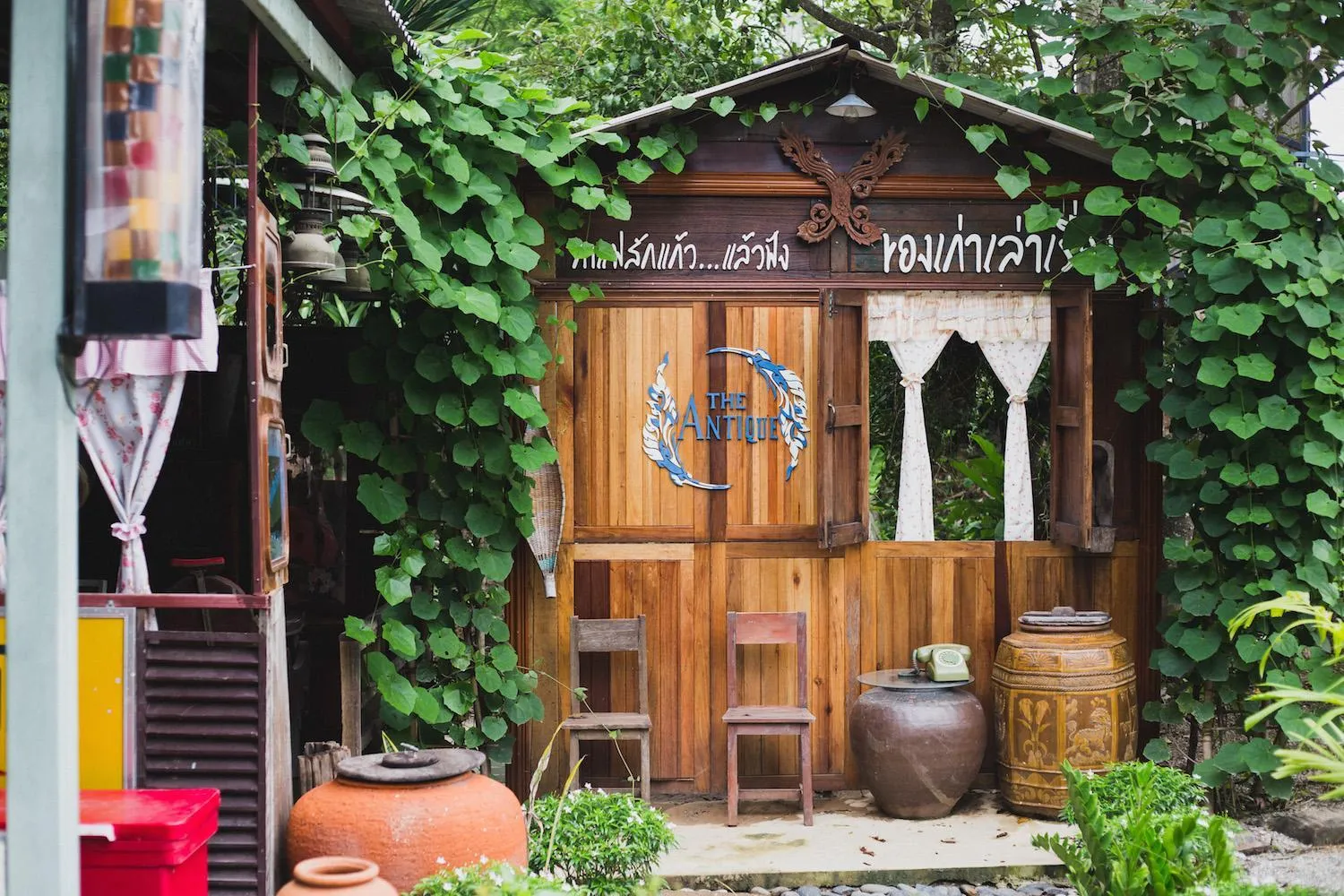 Decorative detail in The Antique Riverside Resort