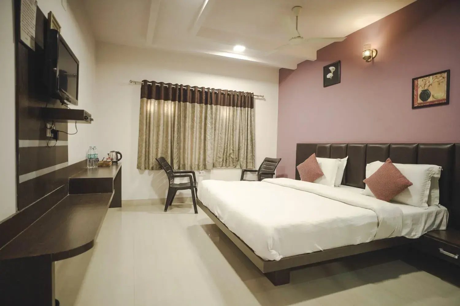 Deluxe Room - single occupancy in Hotel Ashapura Palace Deluxe Room - single occupancy in Hotel Ashapura Palace