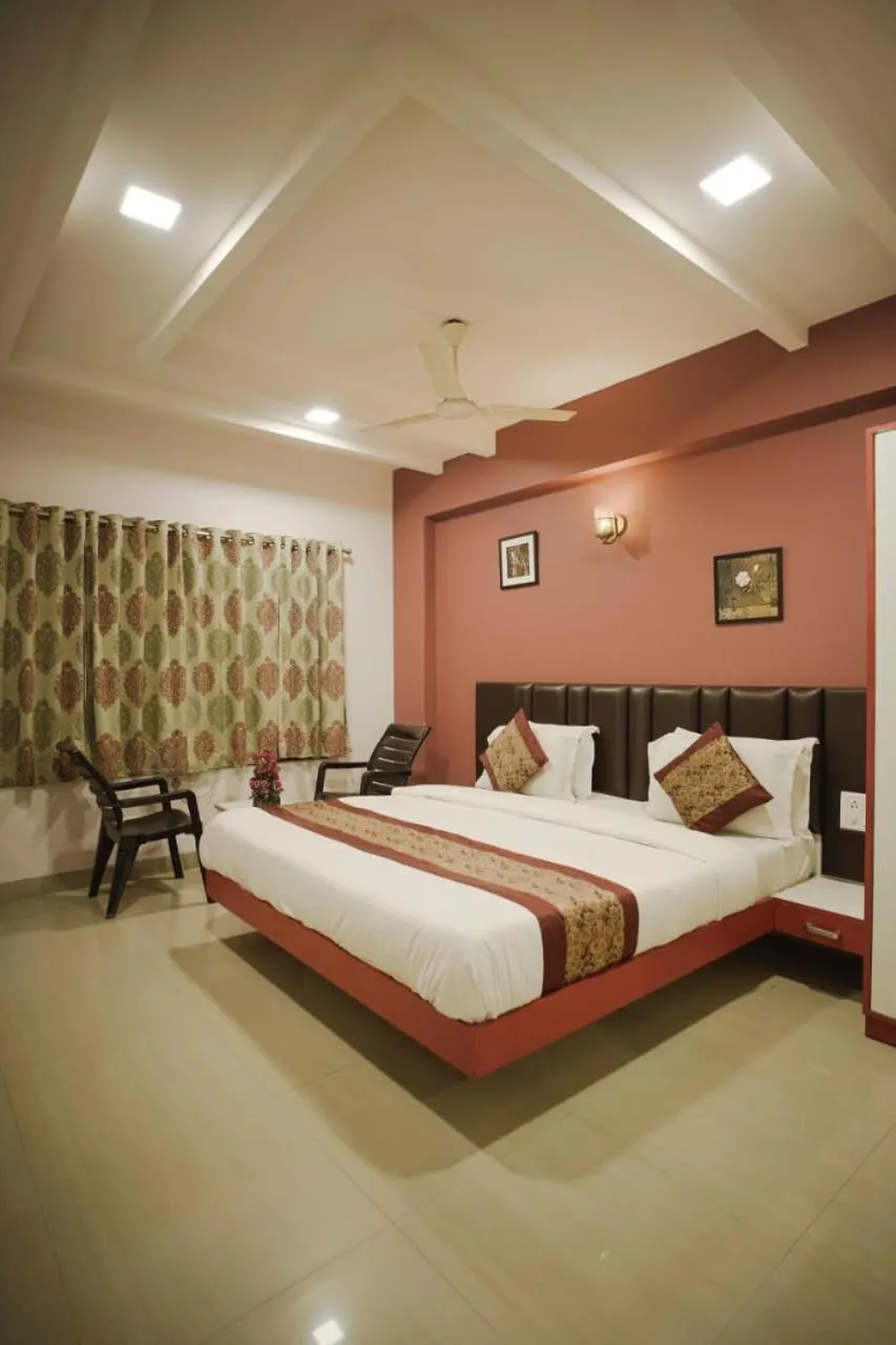 Bed in Hotel Ashapura Palace
