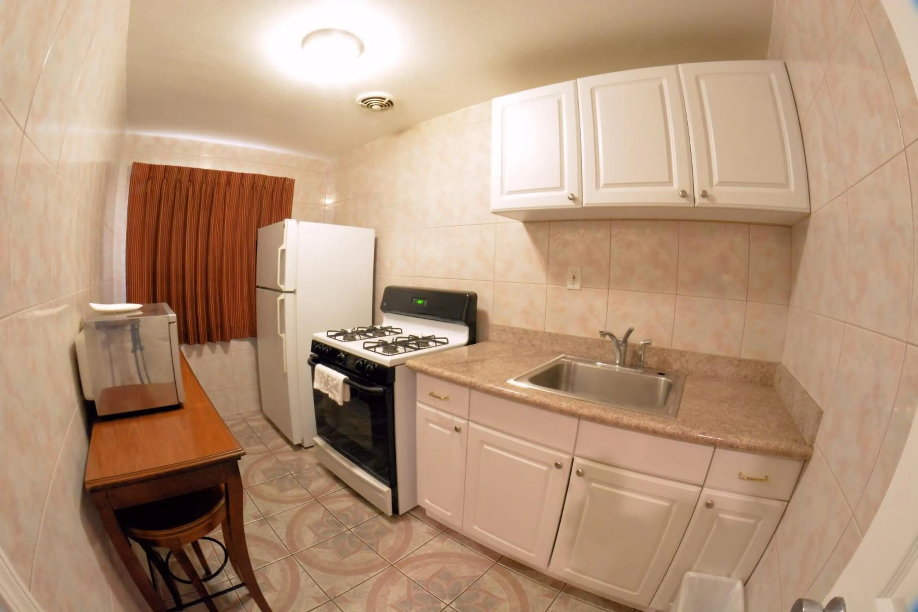 Kitchen or kitchenette in The Palace Inn