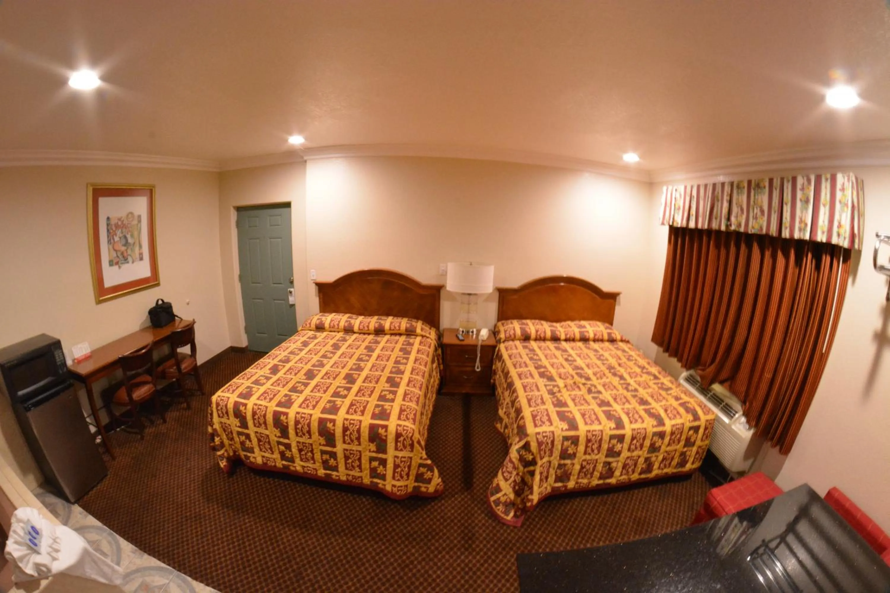 Bedroom, Bed in The Palace Inn